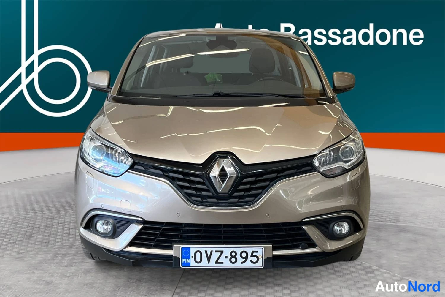 Beige Renault Scenic 2019, edestä, kuva 3