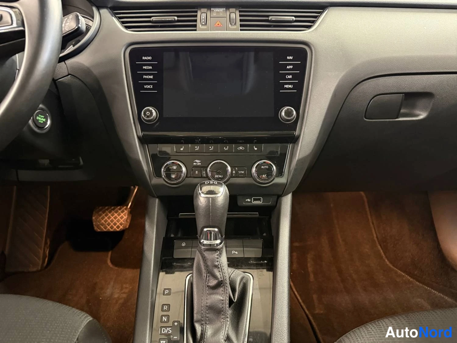 Punainen Skoda Octavia 2019, kuva 14