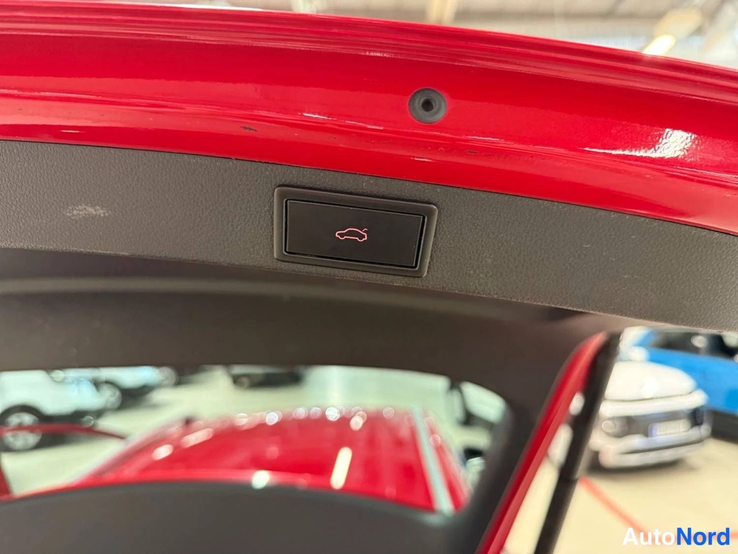 Punainen Skoda Octavia 2019, kuva 24