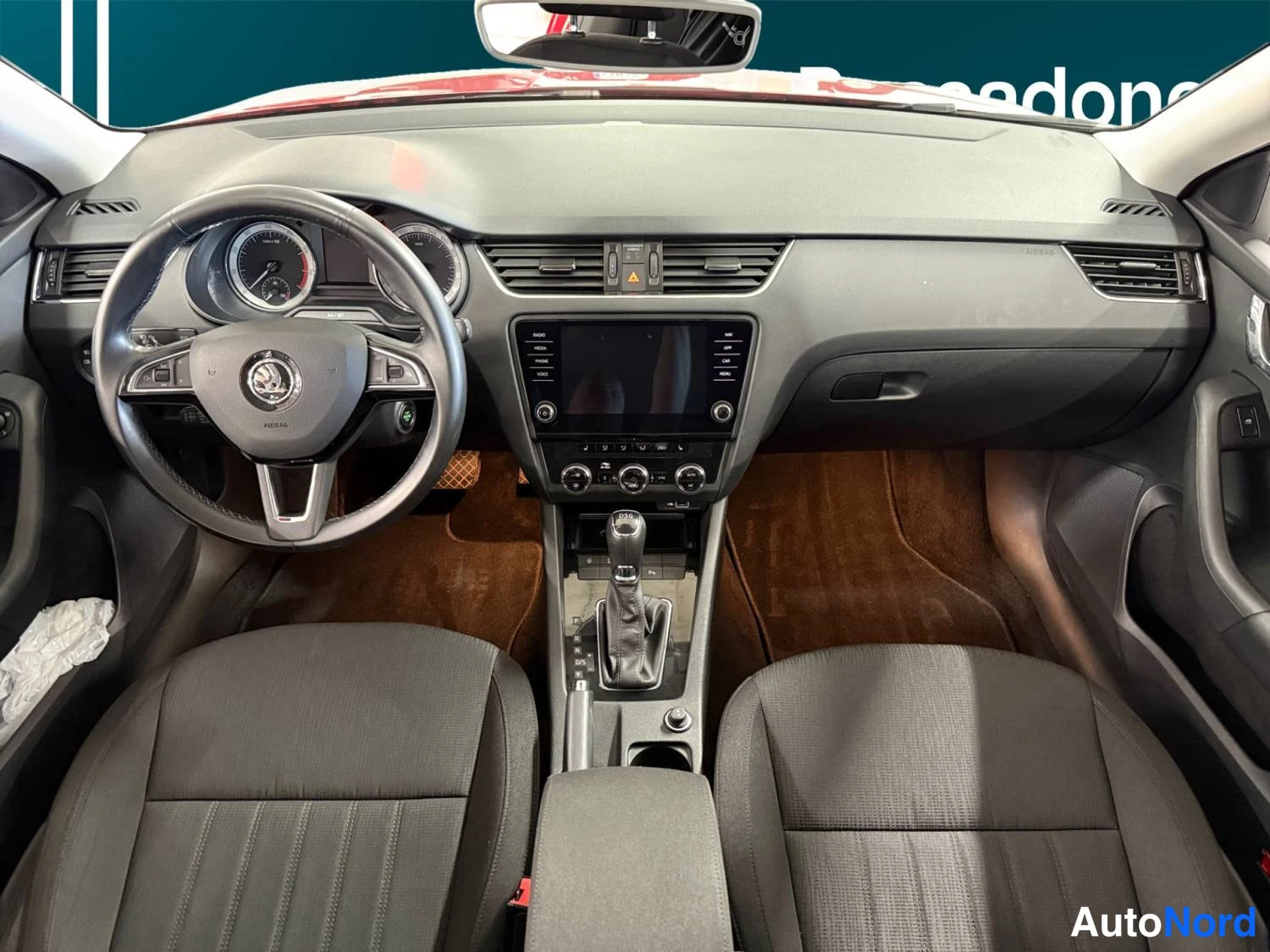 Punainen Skoda Octavia 2019, kuva 13
