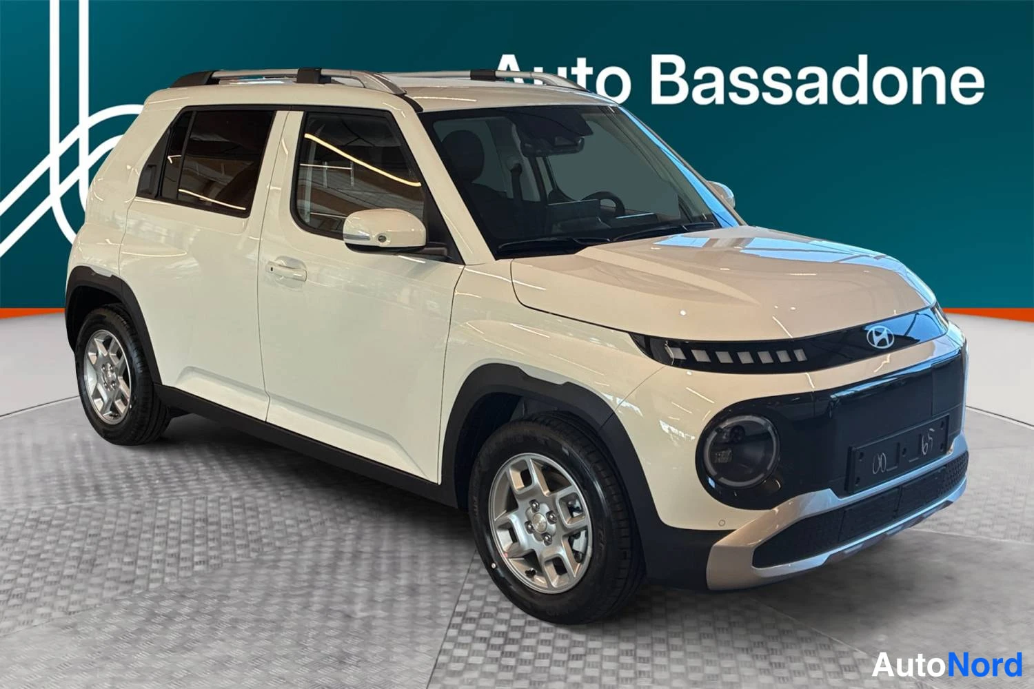 Valkoinen Hyundai Inster 2026, etuviisto, keula oikealle, kuva 2