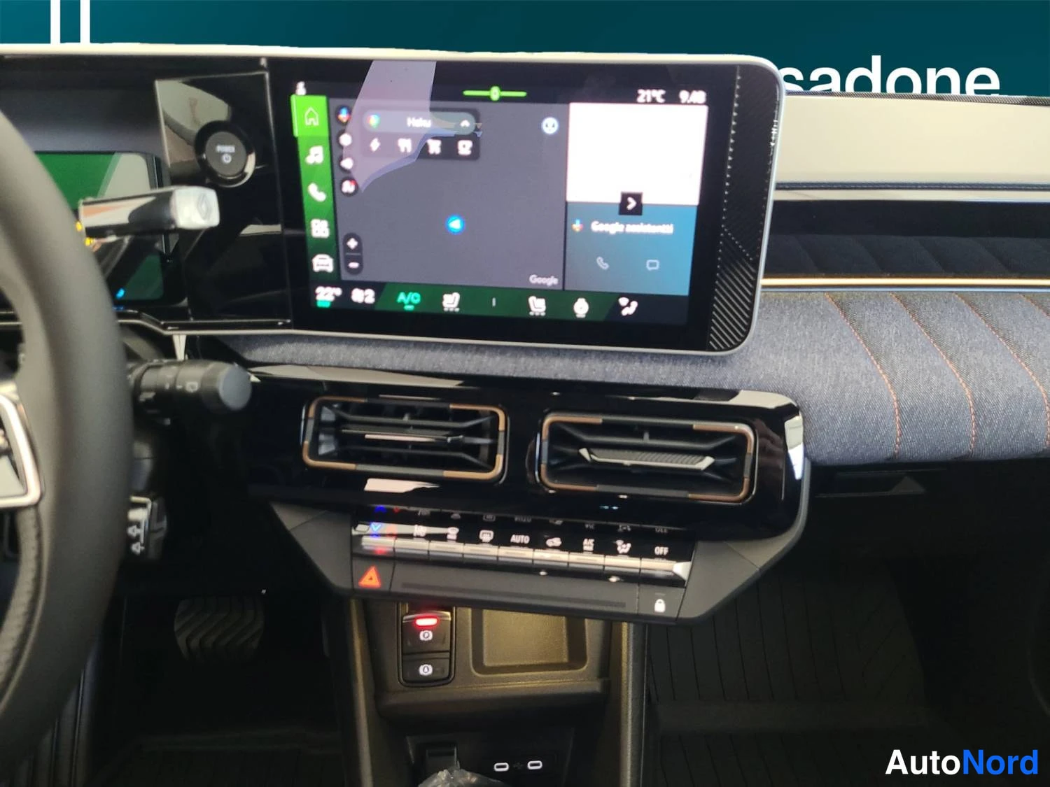 Punainen Renault 4 E-Tech electric 2026, kuva 15