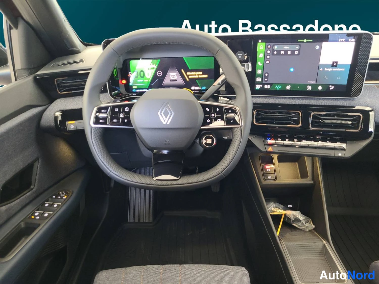 Punainen Renault 4 E-Tech electric 2026, kuva 16