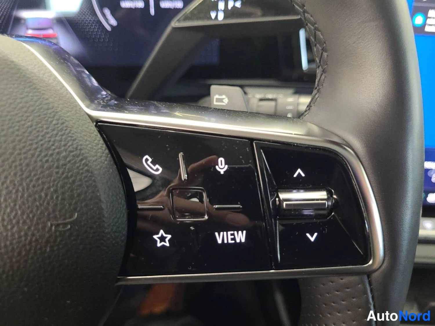 Valkoinen Renault Megane E-Tech electric 2024, kuva 18