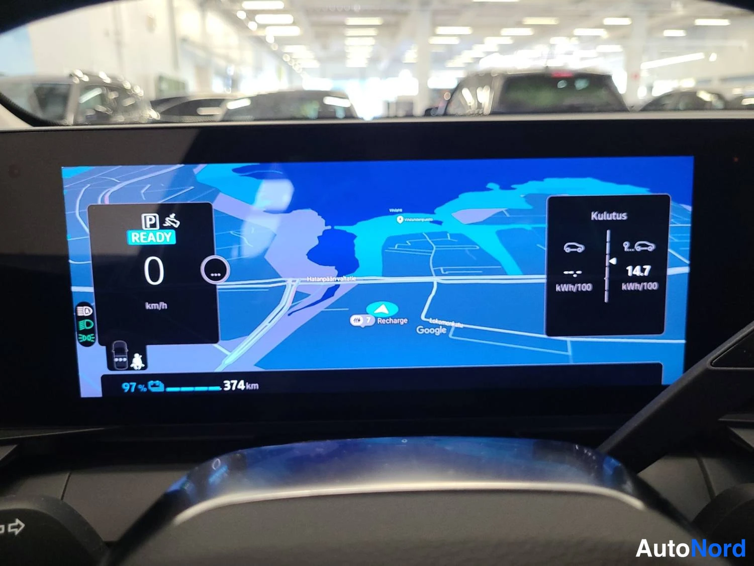 Valkoinen Renault Megane E-Tech electric 2024, kuva 24