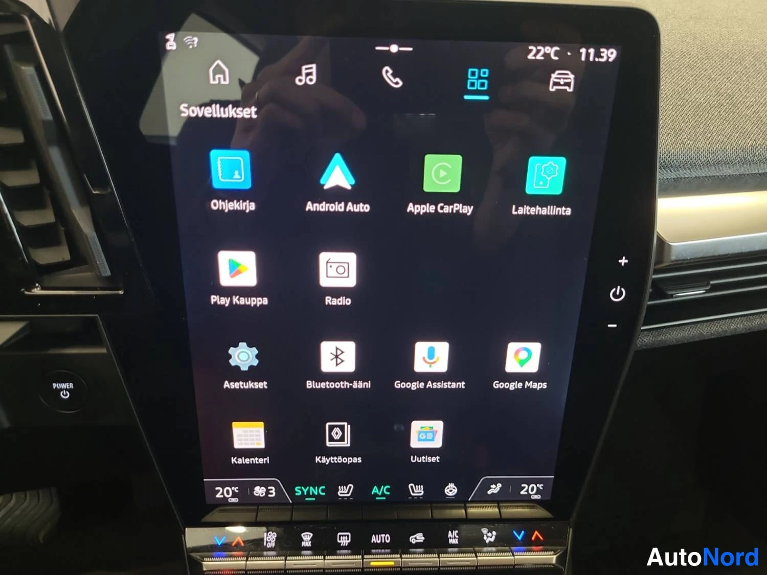 Valkoinen Renault Megane E-Tech electric 2024, kuva 26