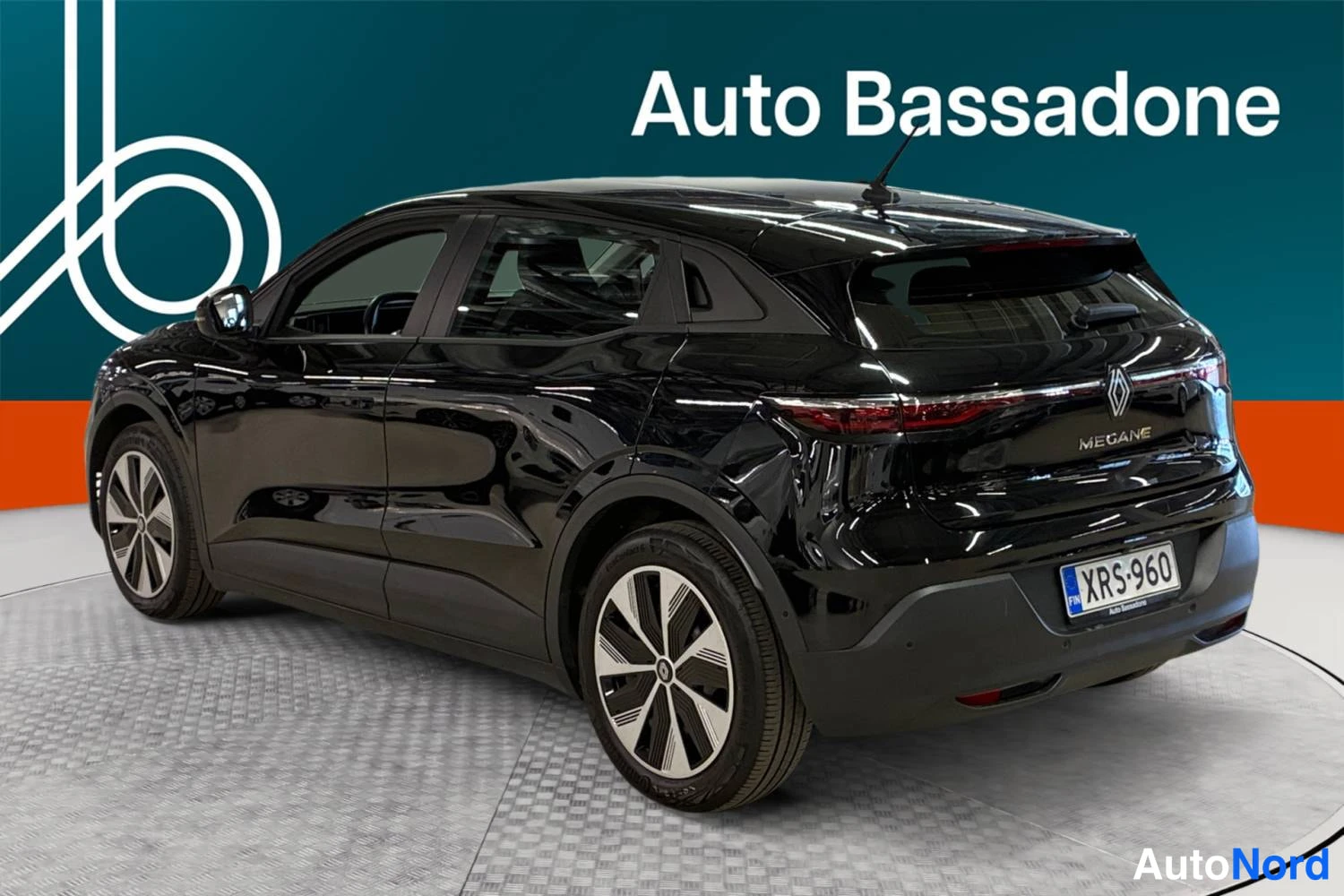 Musta Renault Megane E-Tech electric 2023, takaviisto, kuva 7