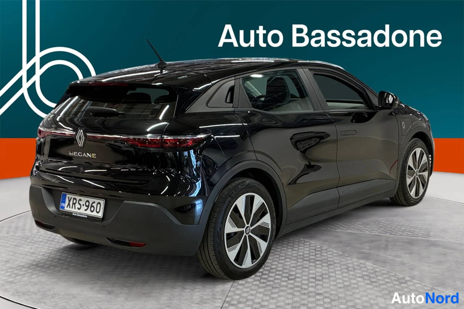 Musta Renault Megane E-Tech electric 2023, takaviisto, kuva 6