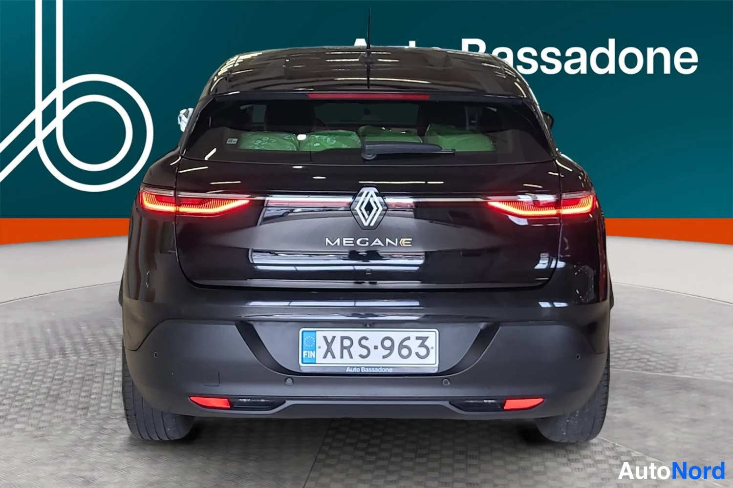 Musta Renault Megane E-Tech electric 2023, takaa, kuva 8