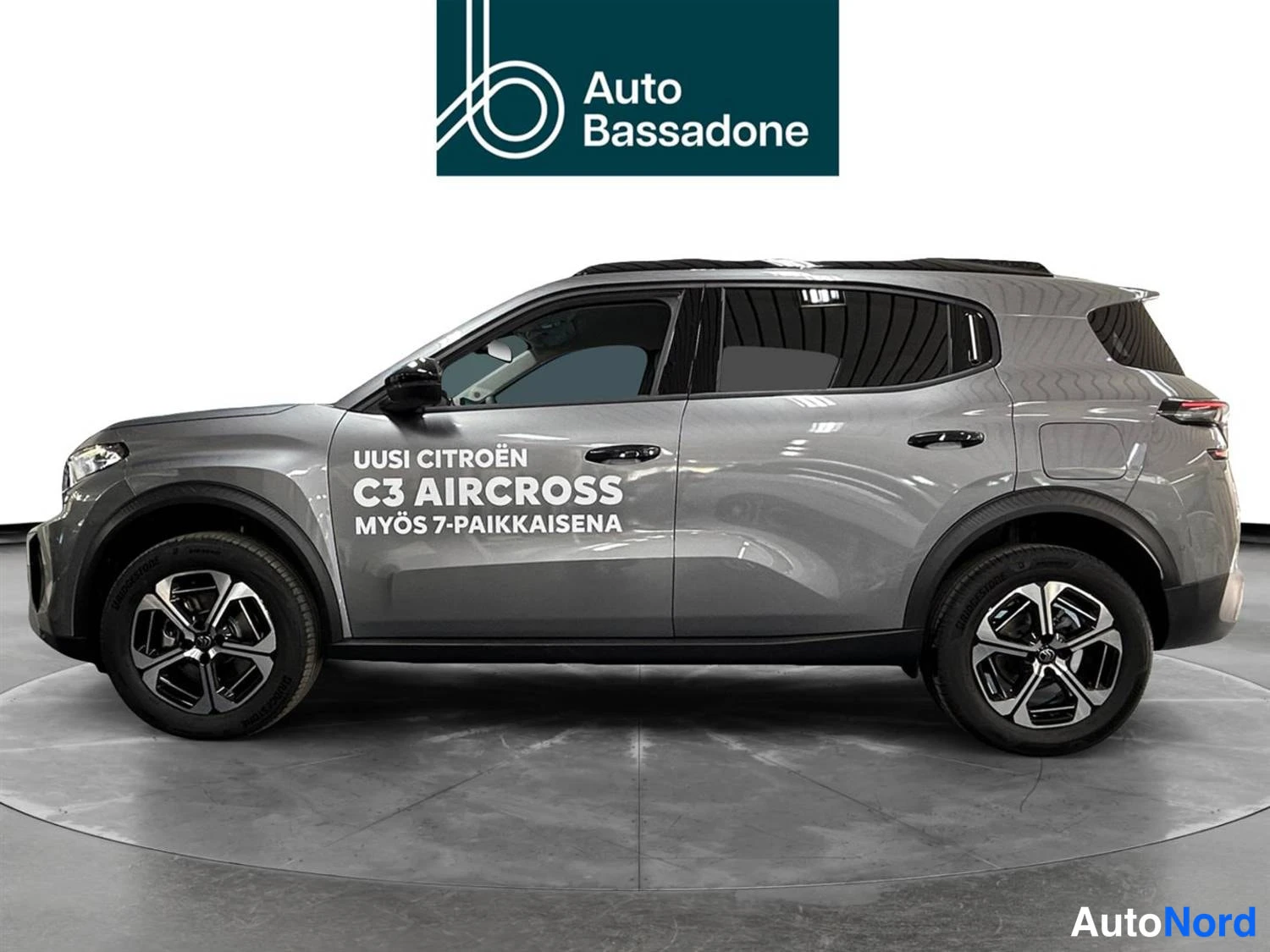 Harmaa Citroen C3 aircross 2025, etuviisto, keula vasemmalle, kuva 2