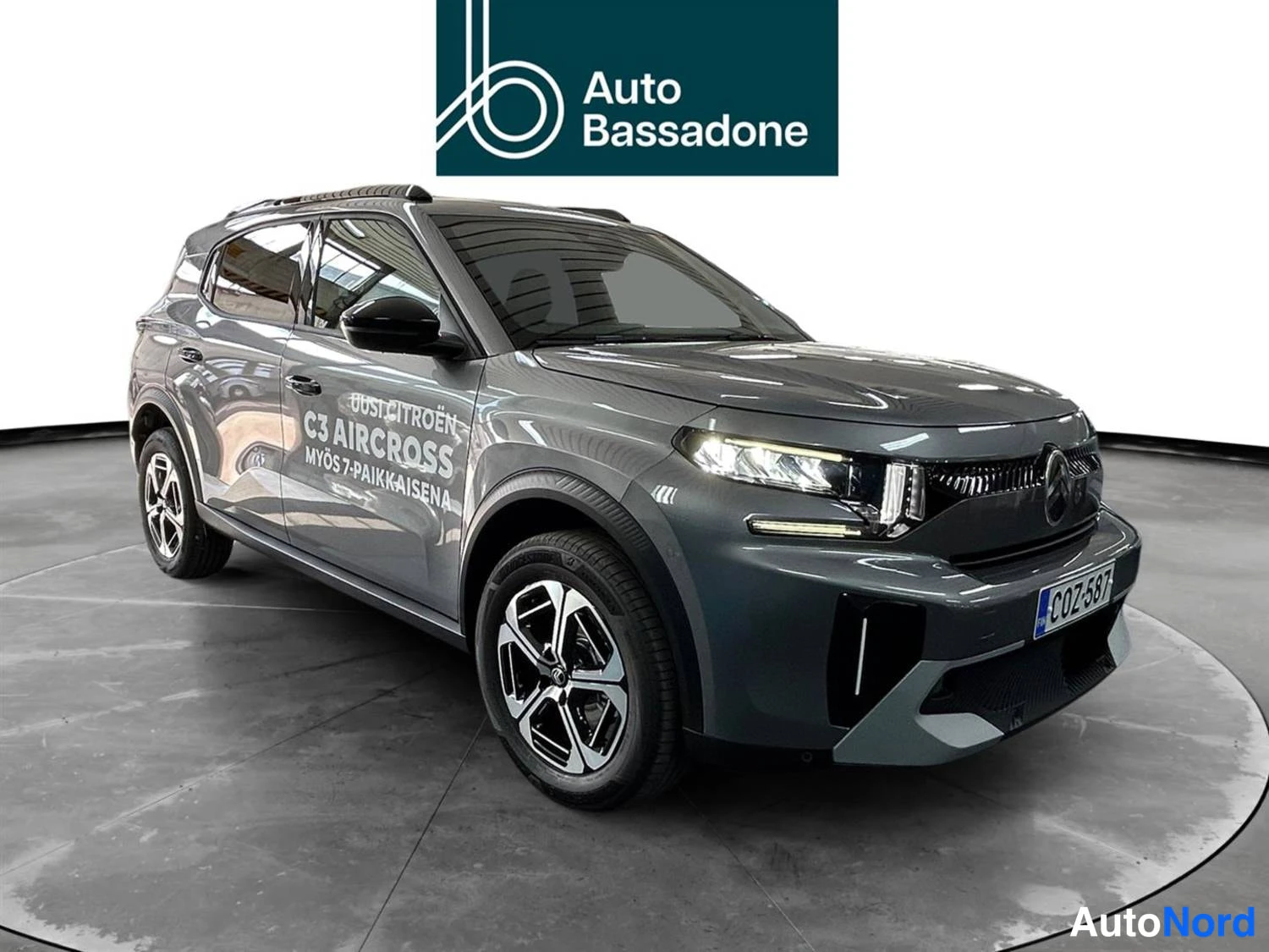 Harmaa Citroen C3 aircross 2025, etuviisto, keula oikealle, kuva 3