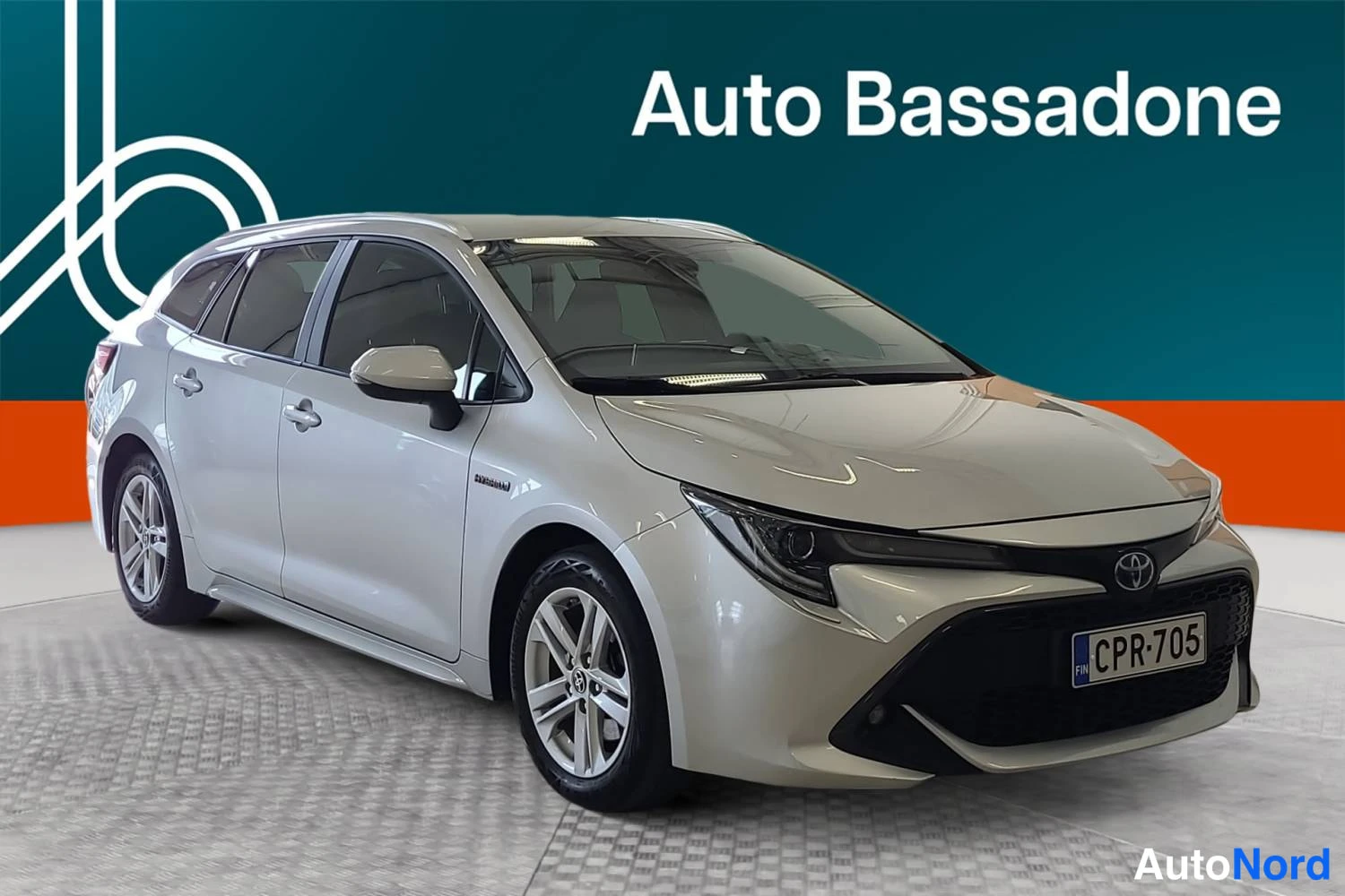 Hopea Toyota Corolla Touring 2021, etuviisto, keula oikealle, kuva 2