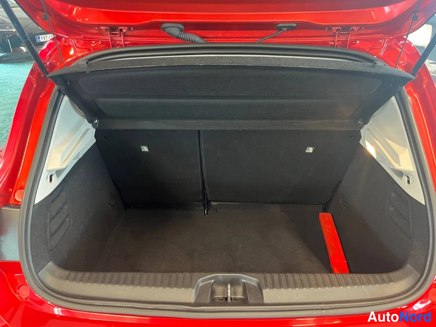 Punainen Renault Clio 2022, takaa, kuva 9