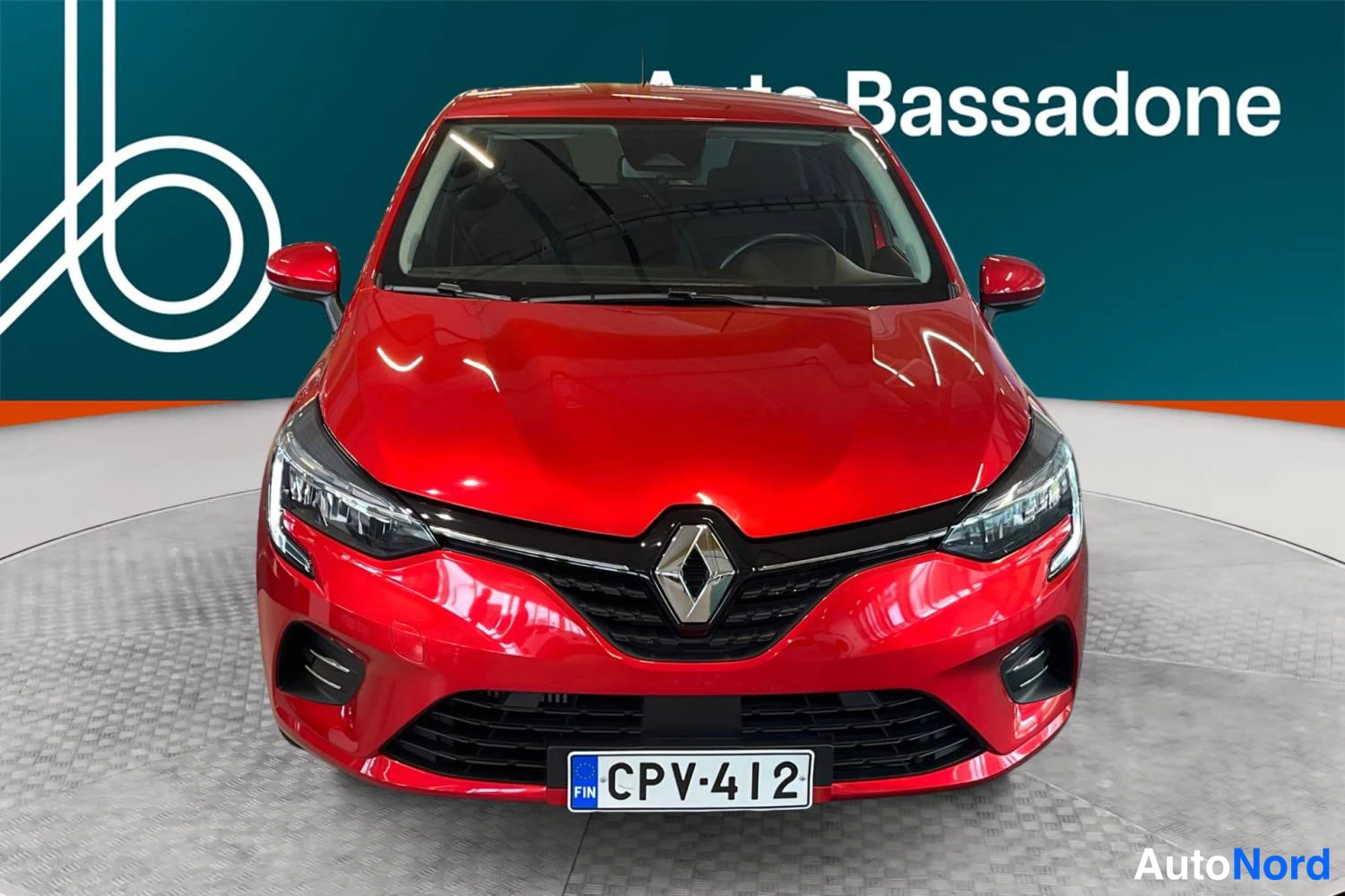 Punainen Renault Clio 2022, edestä, kuva 4