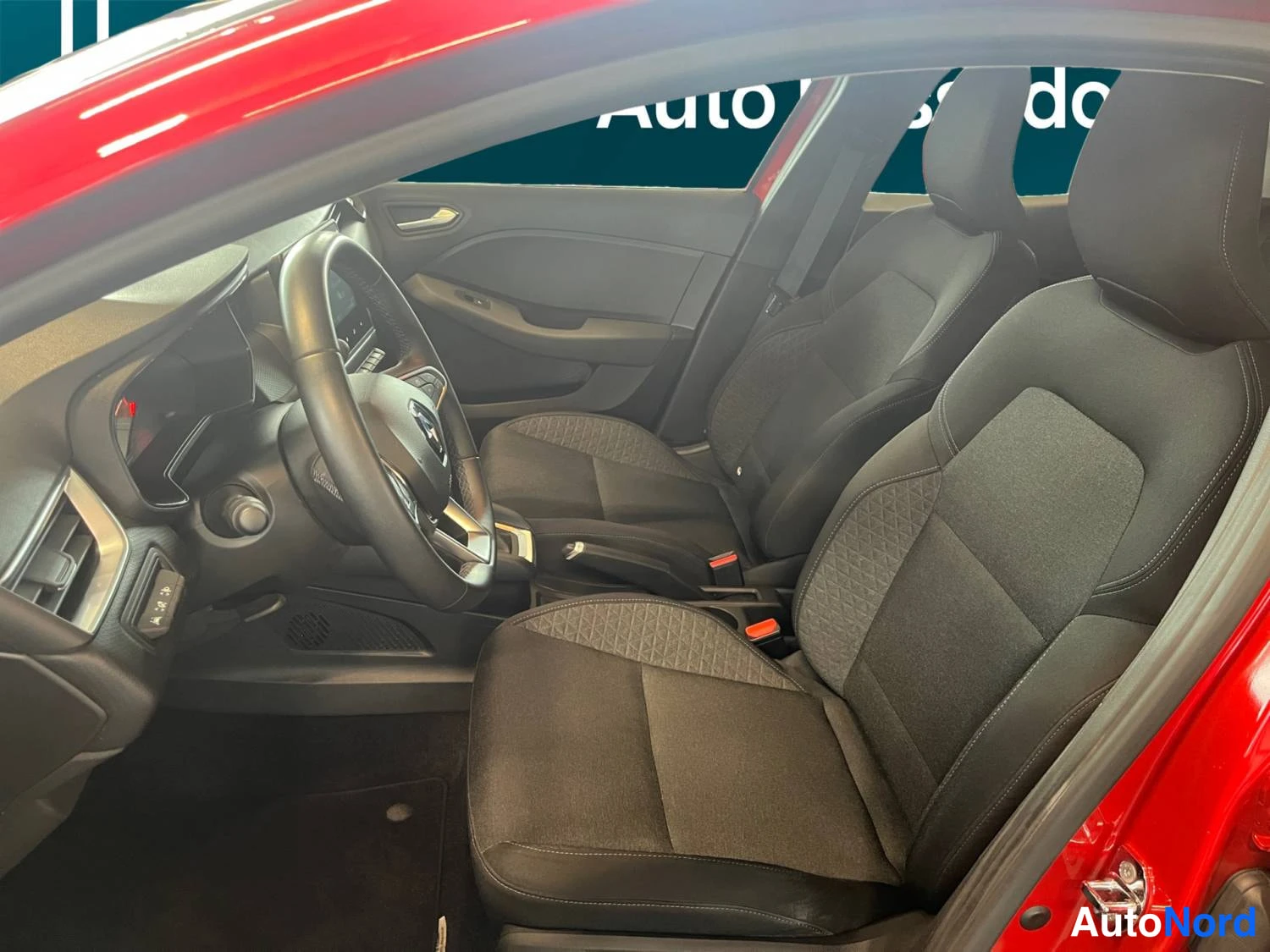 Punainen Renault Clio 2022, kuva 13