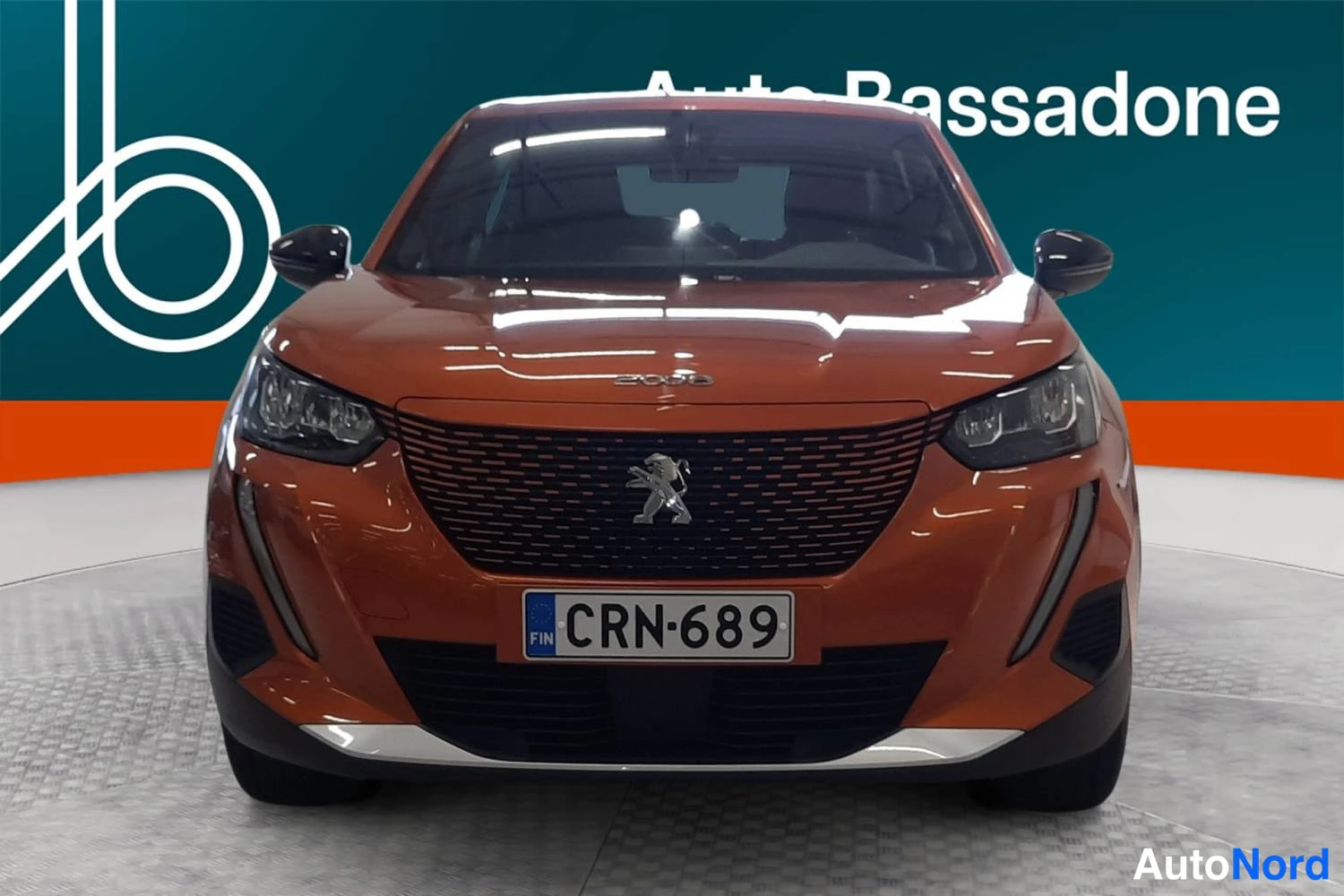 Oranssi Peugeot E-2008 2023, edestä, kuva 4