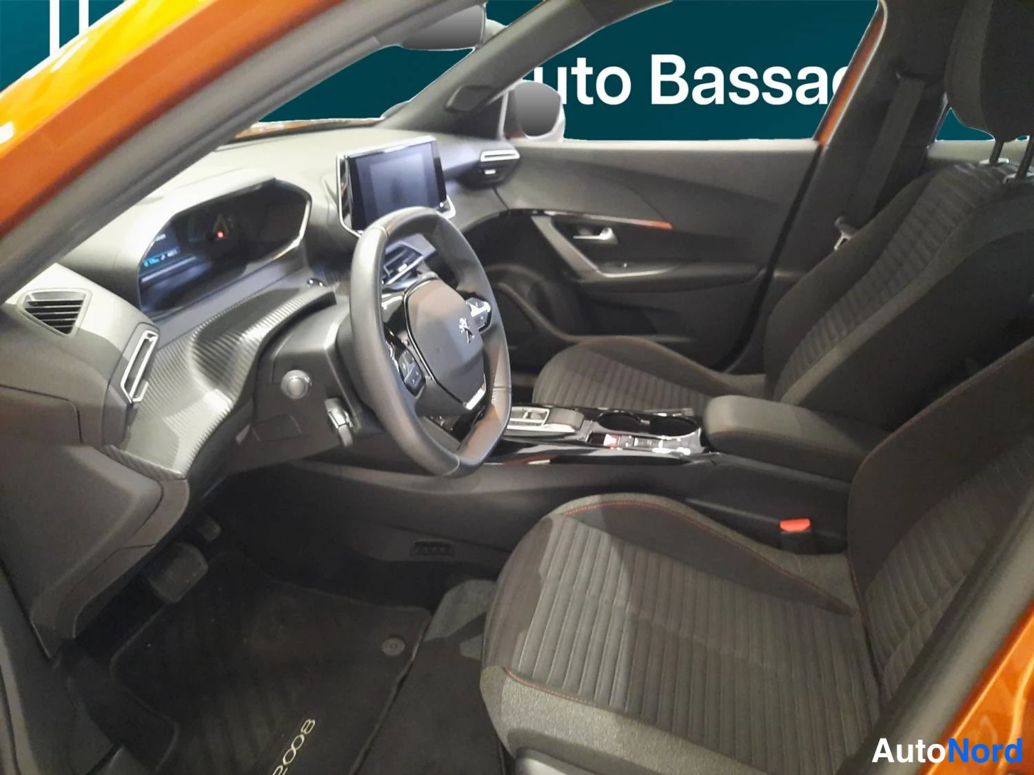 Oranssi Peugeot E-2008 2023, ohjaamo, kuva 11