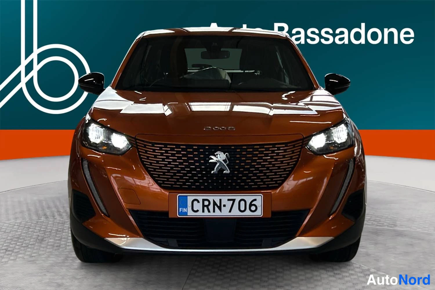 Oranssi Peugeot E-2008 2023, edestä, kuva 5
