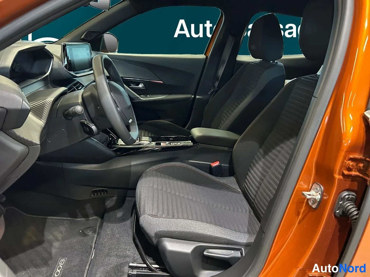Oranssi Peugeot E-2008 2023, ohjaamo, kuva 6