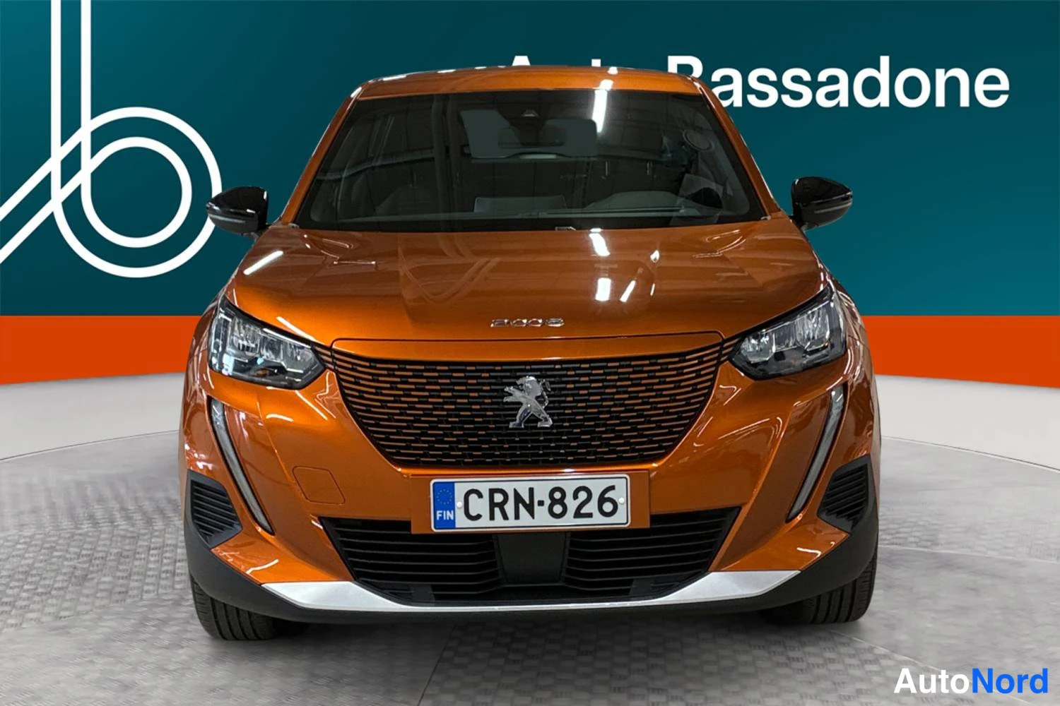 Oranssi Peugeot E-2008 2023, edestä, kuva 5
