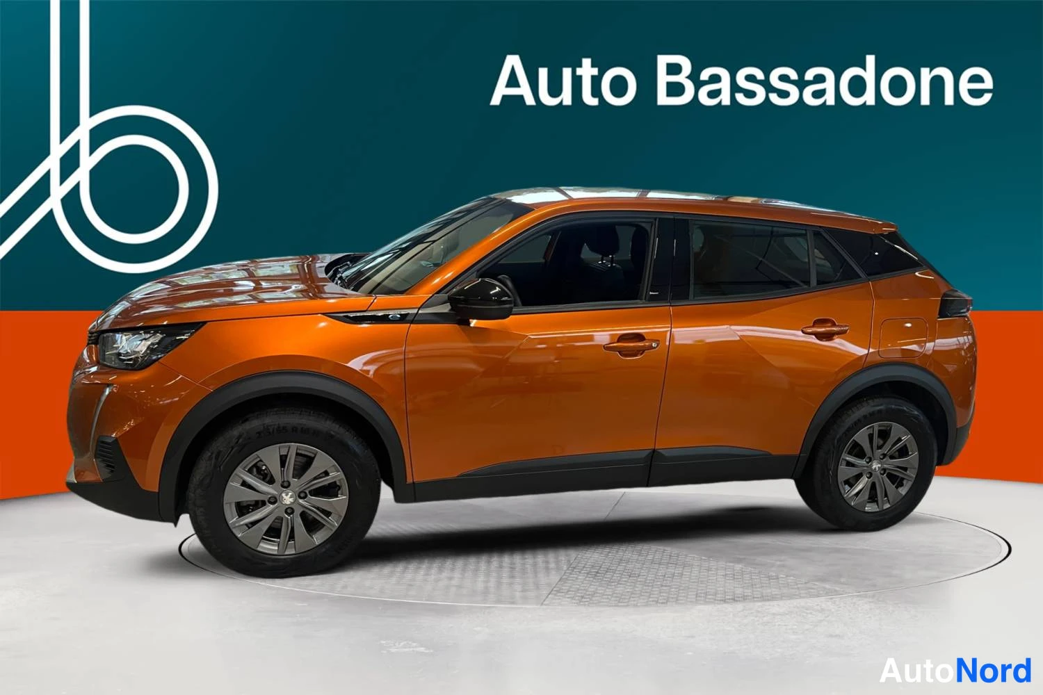 Oranssi Peugeot E-2008 2023, sivulta, kuva 4
