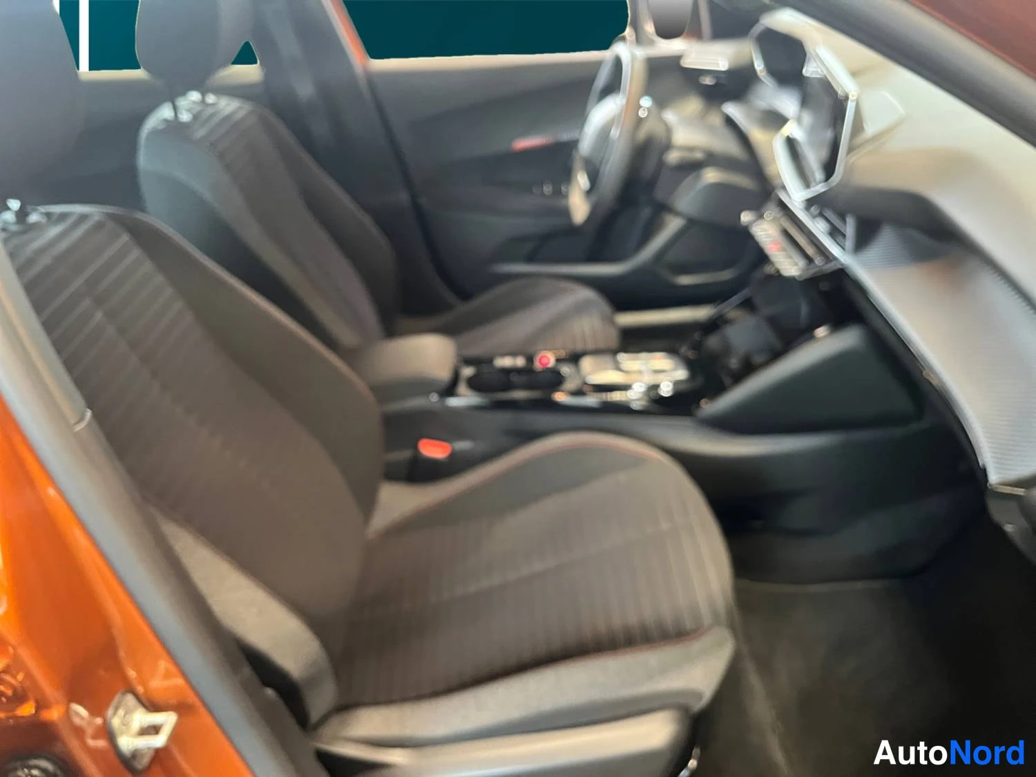 Oranssi Peugeot E-2008 2023, kuva 15