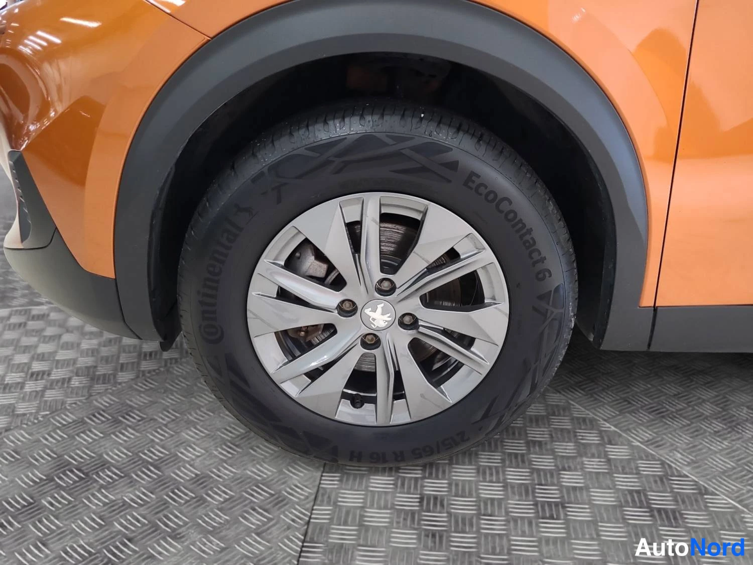 Oranssi Peugeot E-2008 2023, kuva 13