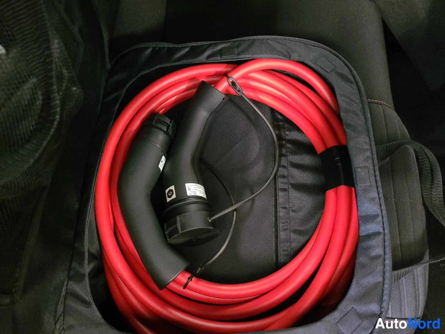 Oranssi Peugeot E-2008 2023, kuva 26