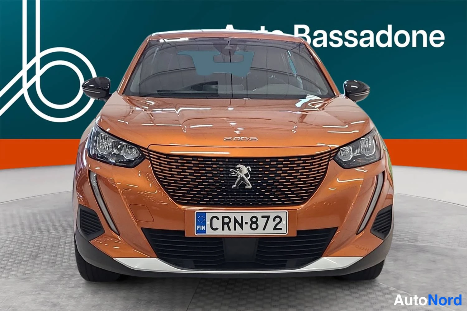 Oranssi Peugeot E-2008 2023, edestä, kuva 6