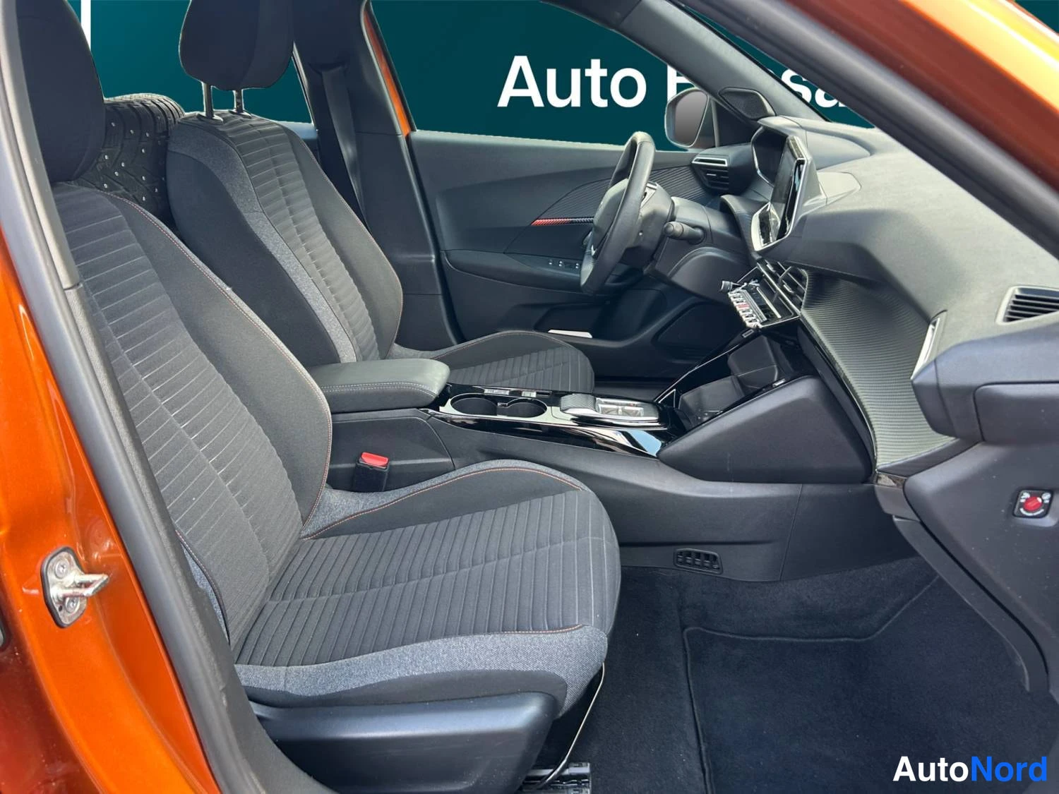 Oranssi Peugeot E-2008 2023, kuva 13