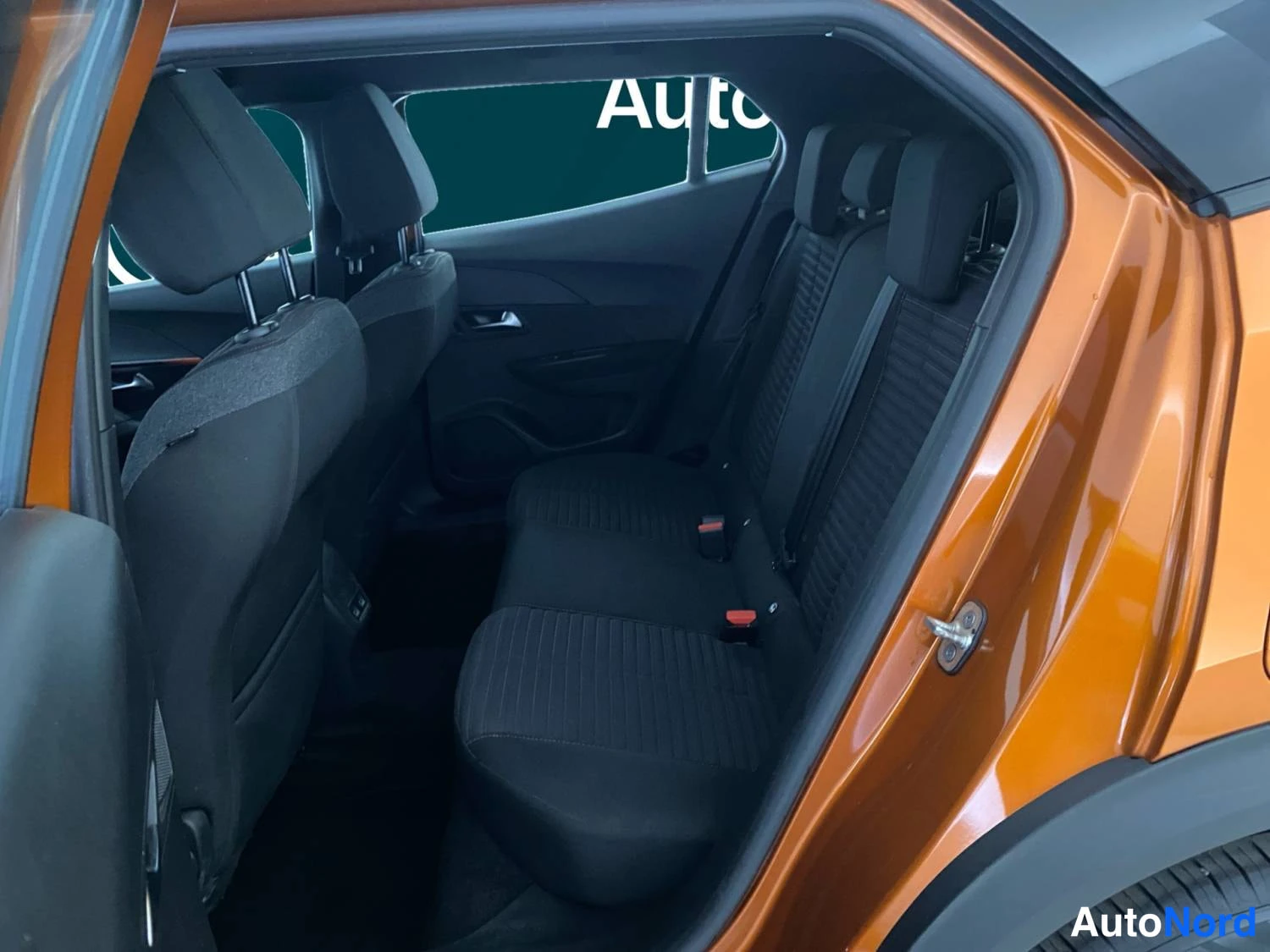 Oranssi Peugeot E-2008 2023, kuva 10