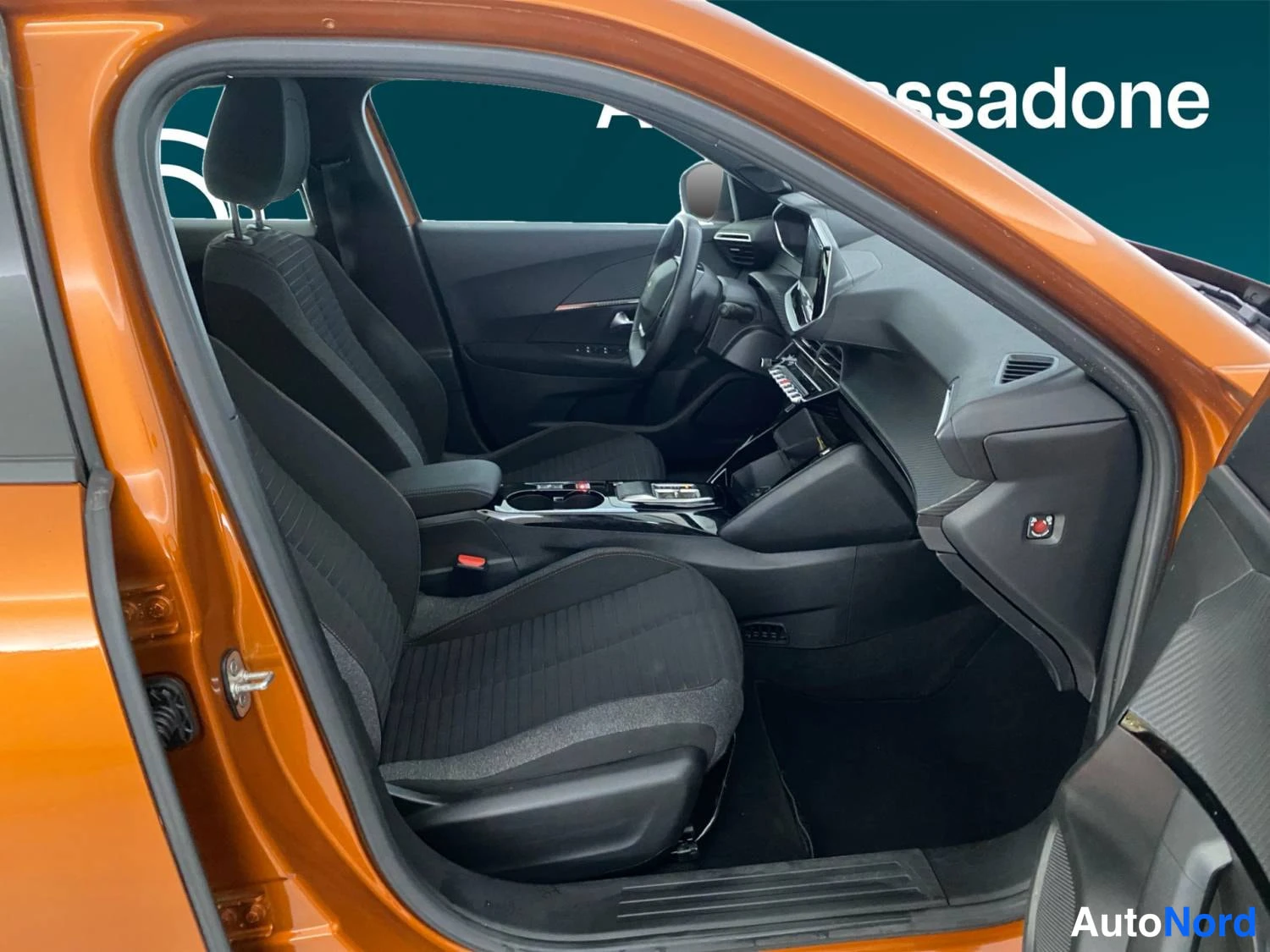 Oranssi Peugeot E-2008 2023, kuva 12
