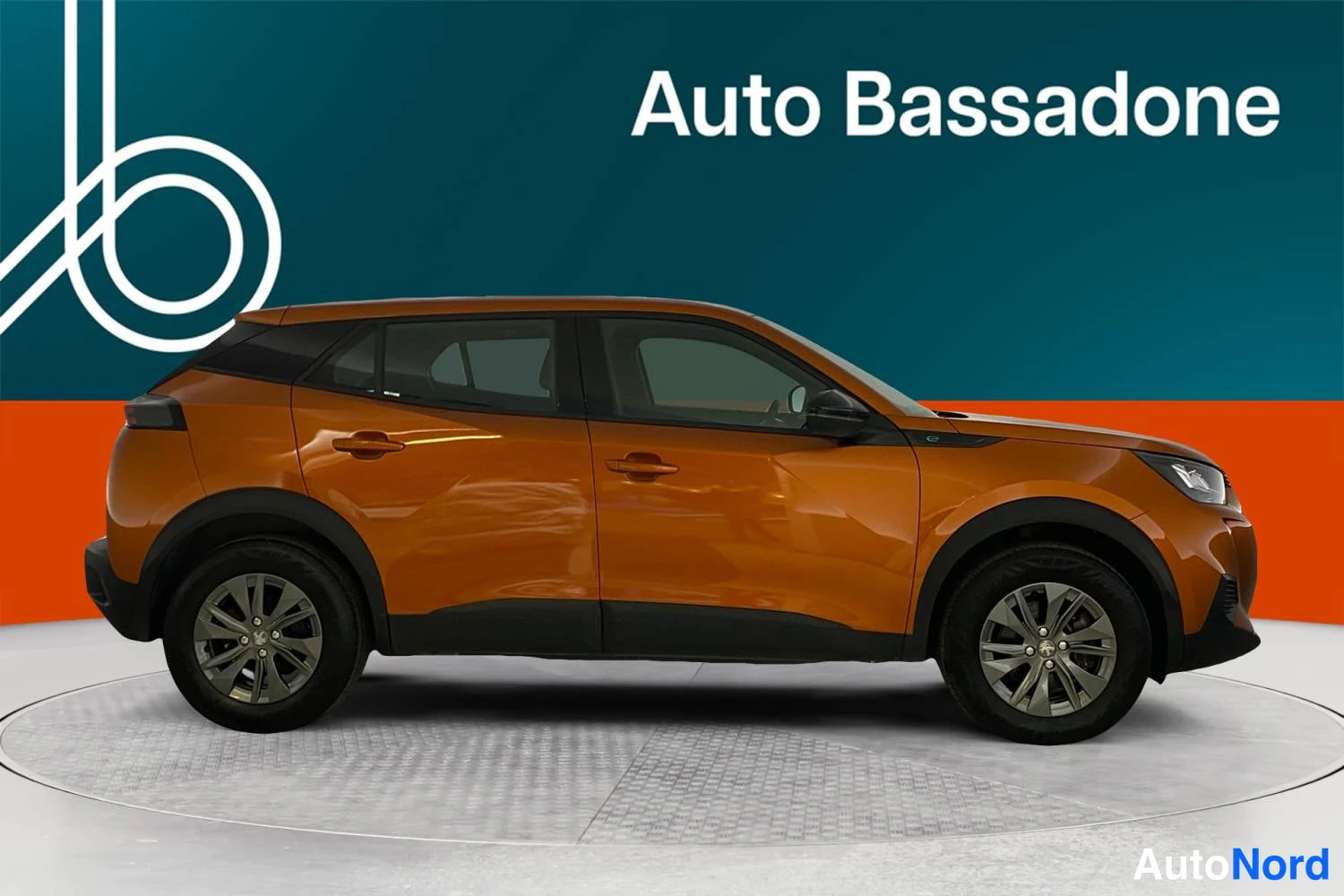 Oranssi Peugeot E-2008 2023, sivulta, kuva 5