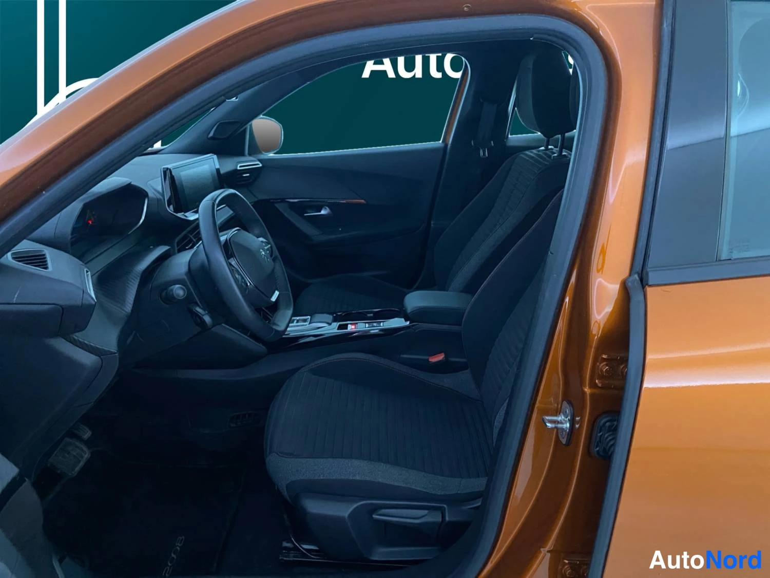 Oranssi Peugeot E-2008 2023, kuva 23