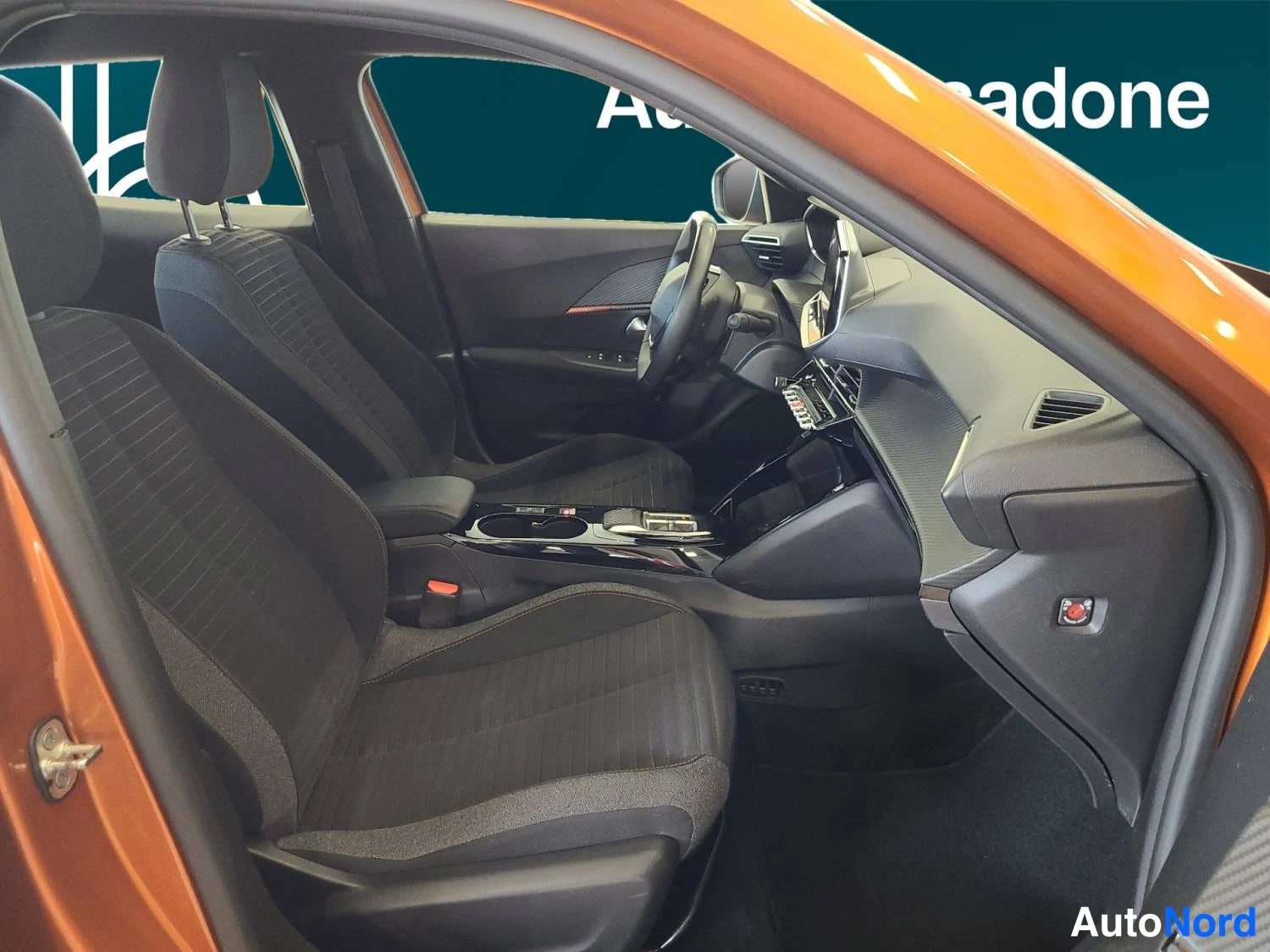 Oranssi Peugeot E-2008 2023, kuva 25
