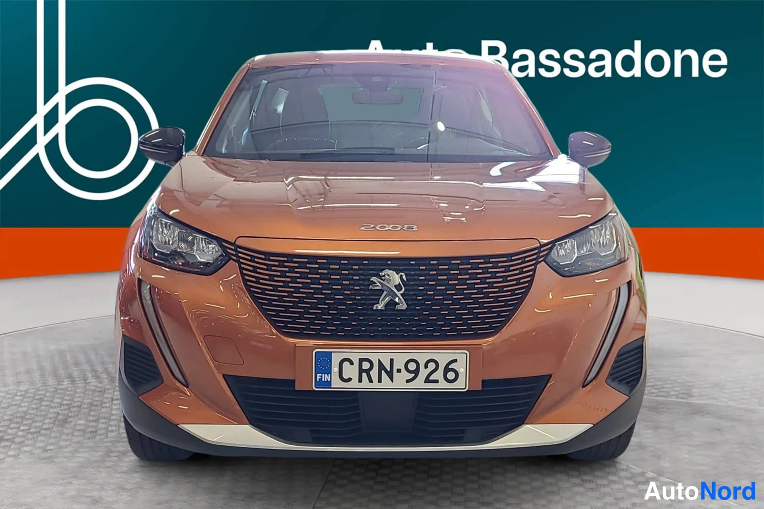 Oranssi Peugeot E-2008 2023, edestä, kuva 3