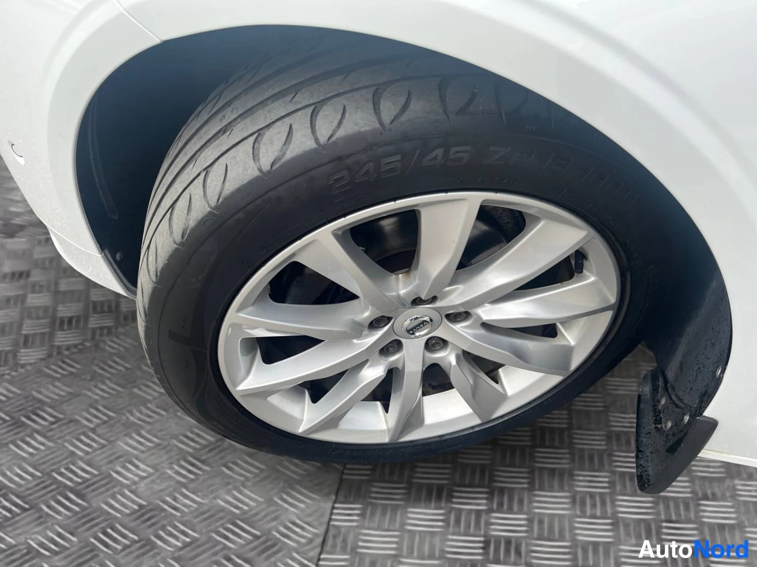Valkoinen Volvo S90 2018, kuva 14