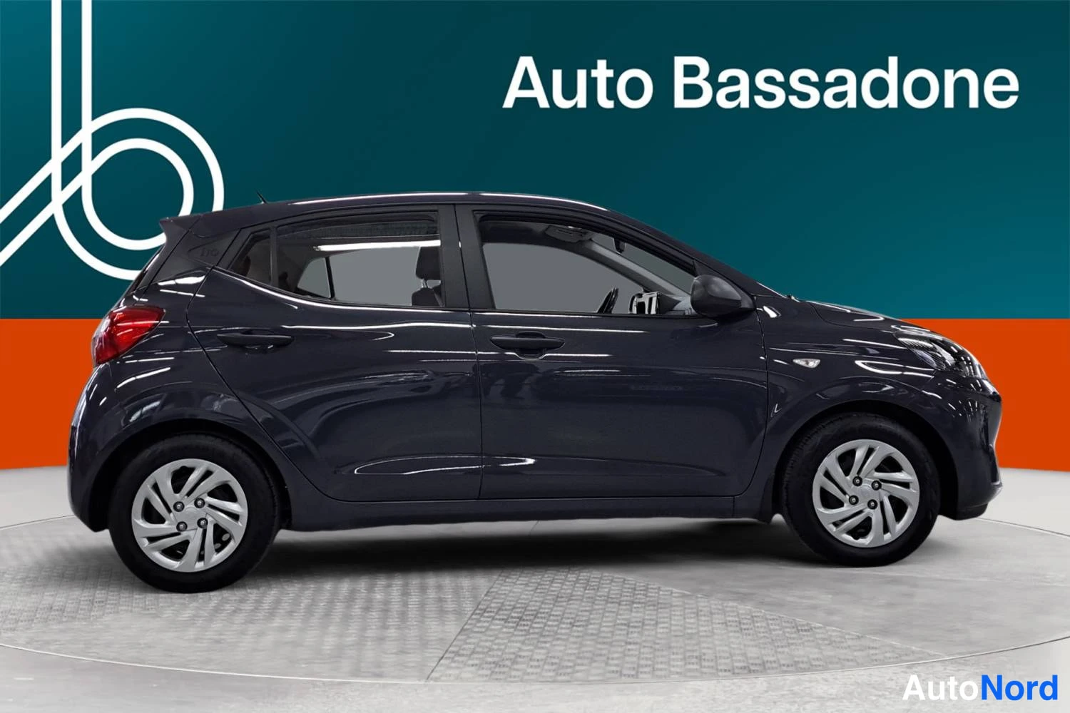 Harmaa Hyundai I10 2023, sivulta, kuva 5