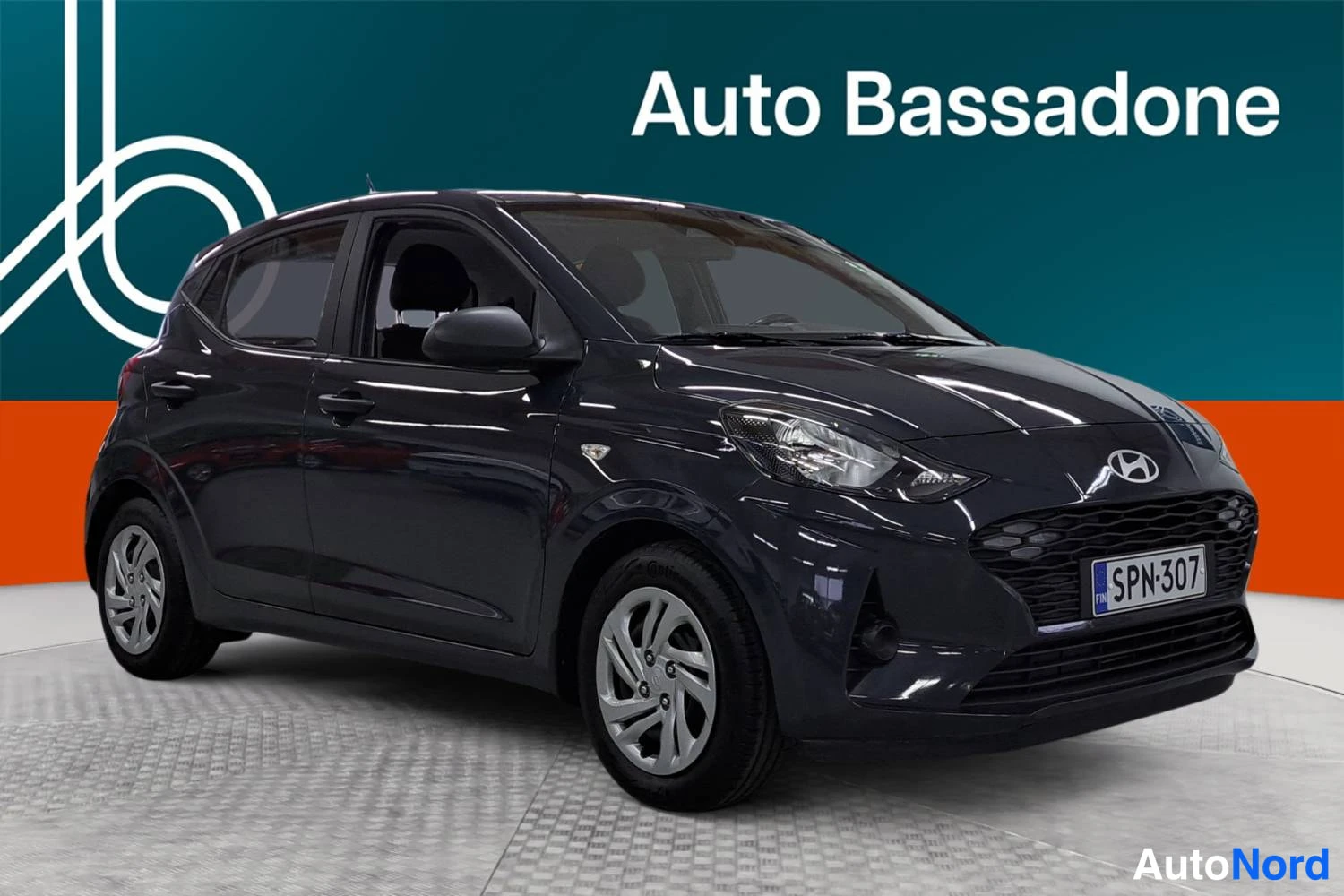 Harmaa Hyundai I10 2023, etuviisto, keula oikealle, kuva 2