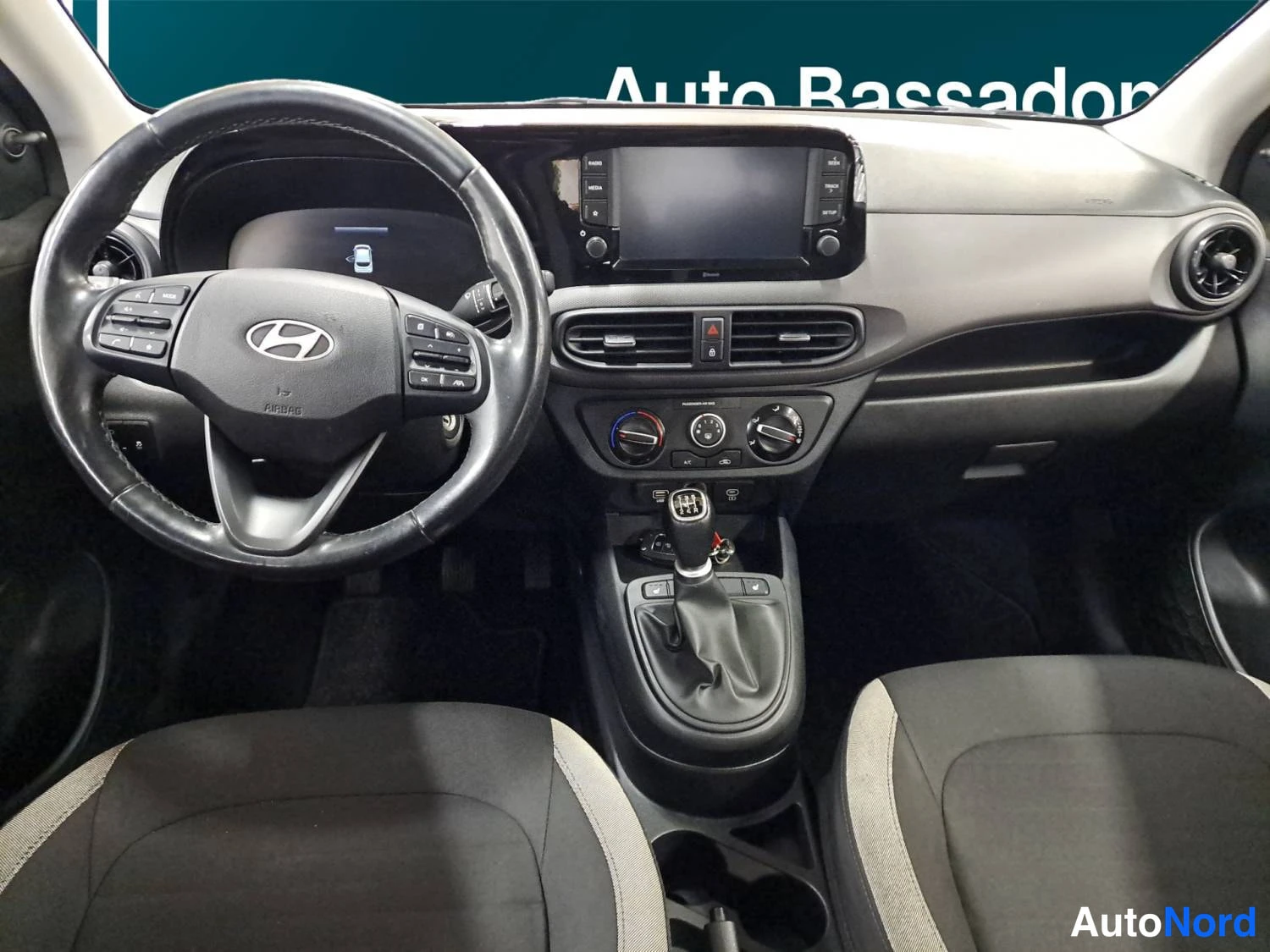 Harmaa Hyundai I10 2023, asiakirja, kuva 9