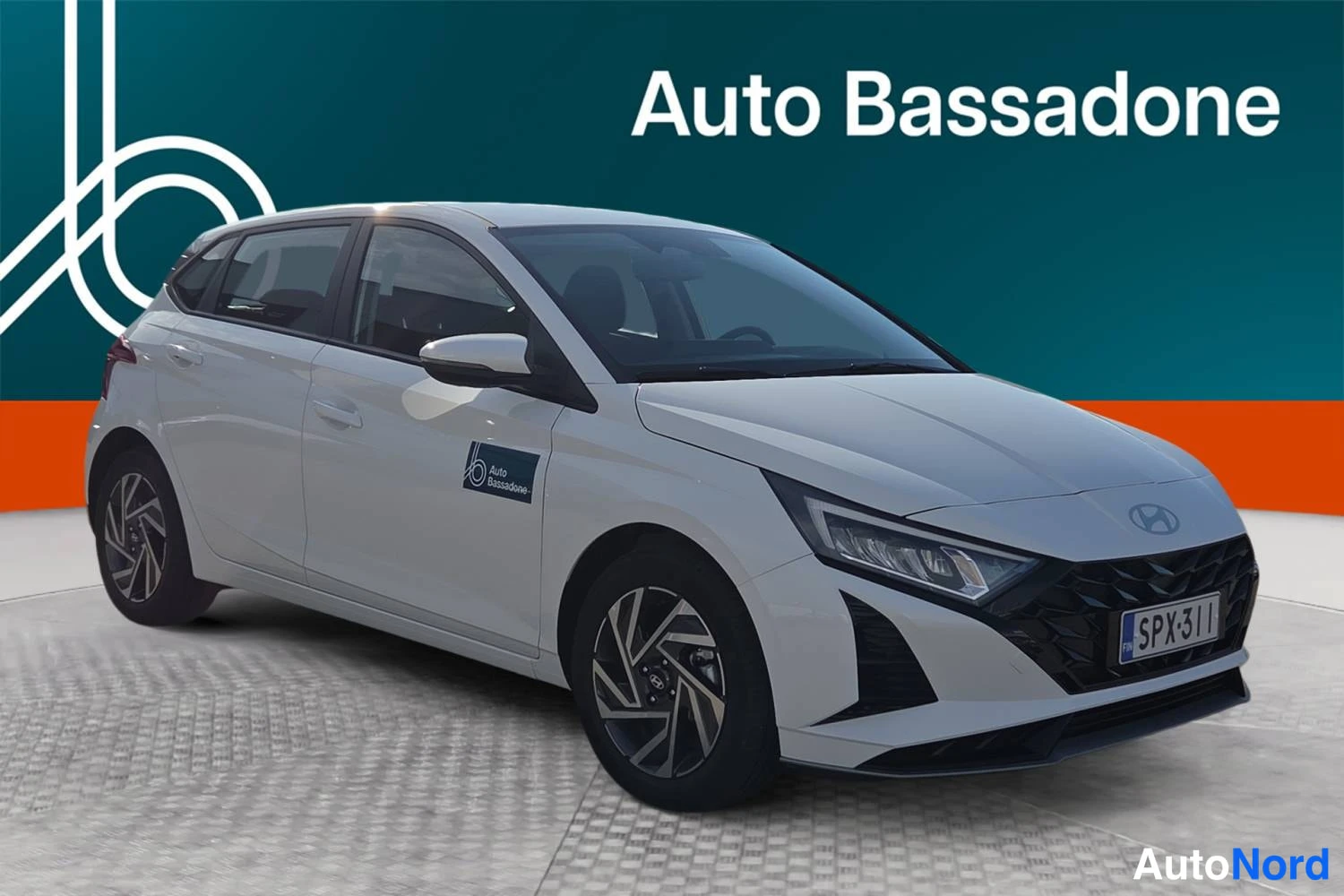 Valkoinen Hyundai I20 2026, etuviisto, keula oikealle, kuva 2