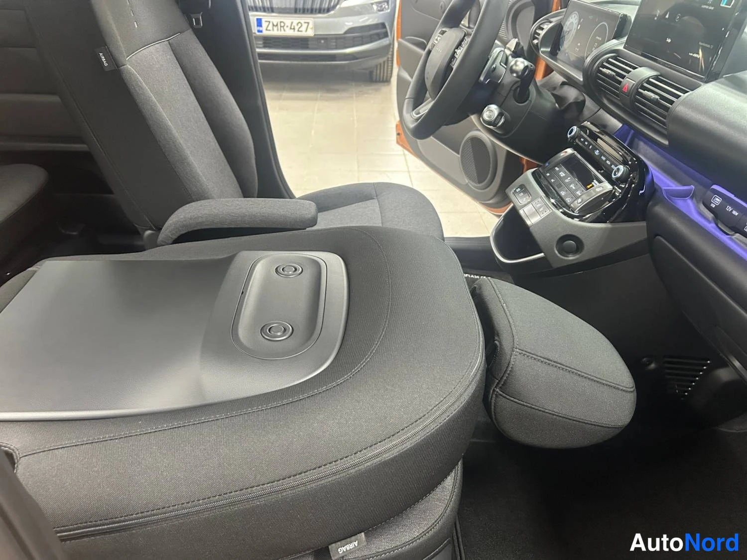 Oranssi Hyundai Inster 2026, kuva 18