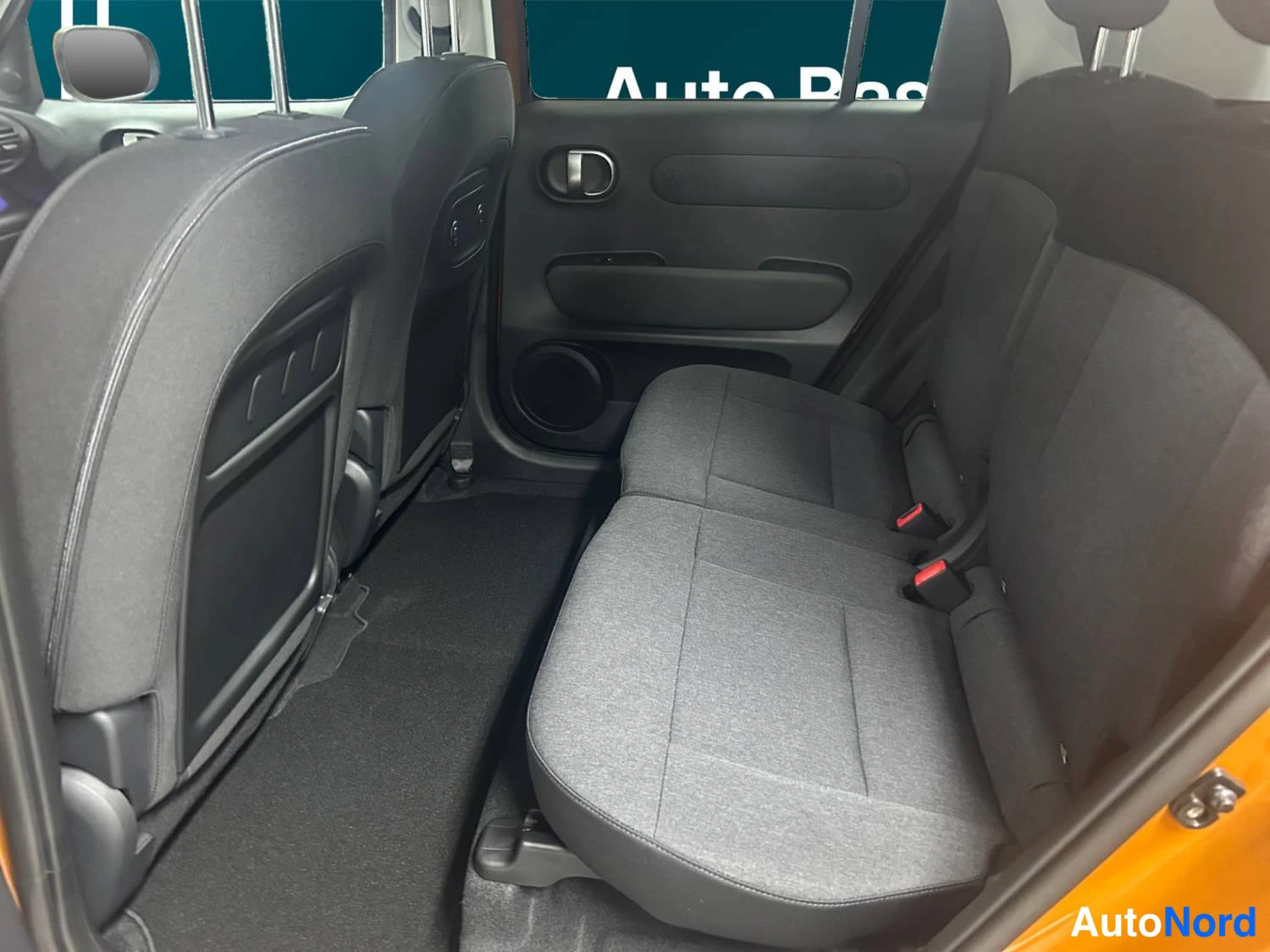 Oranssi Hyundai Inster 2026, kuva 10