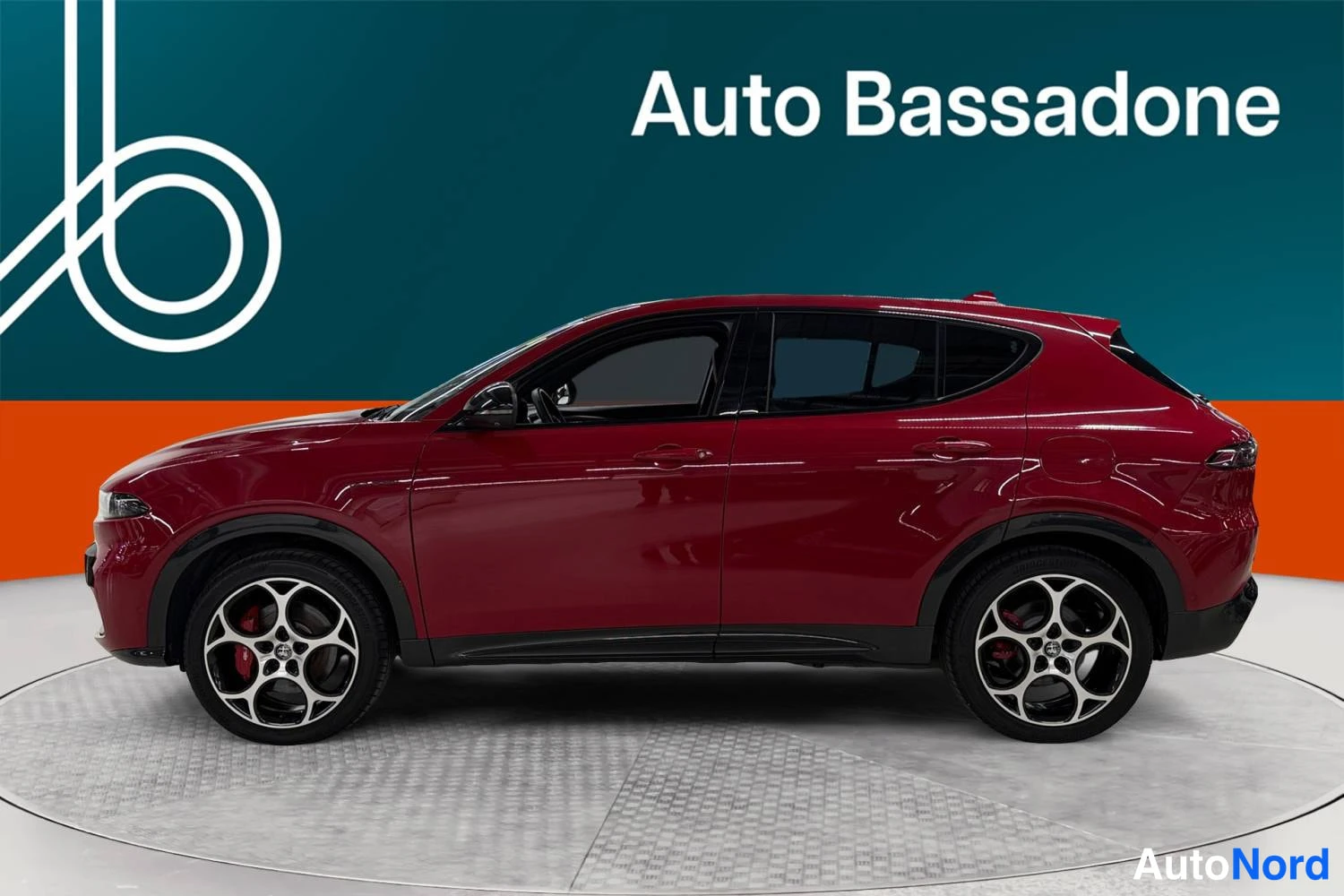 Punainen Alfa Romeo Tonale 2023, sivulta, kuva 5