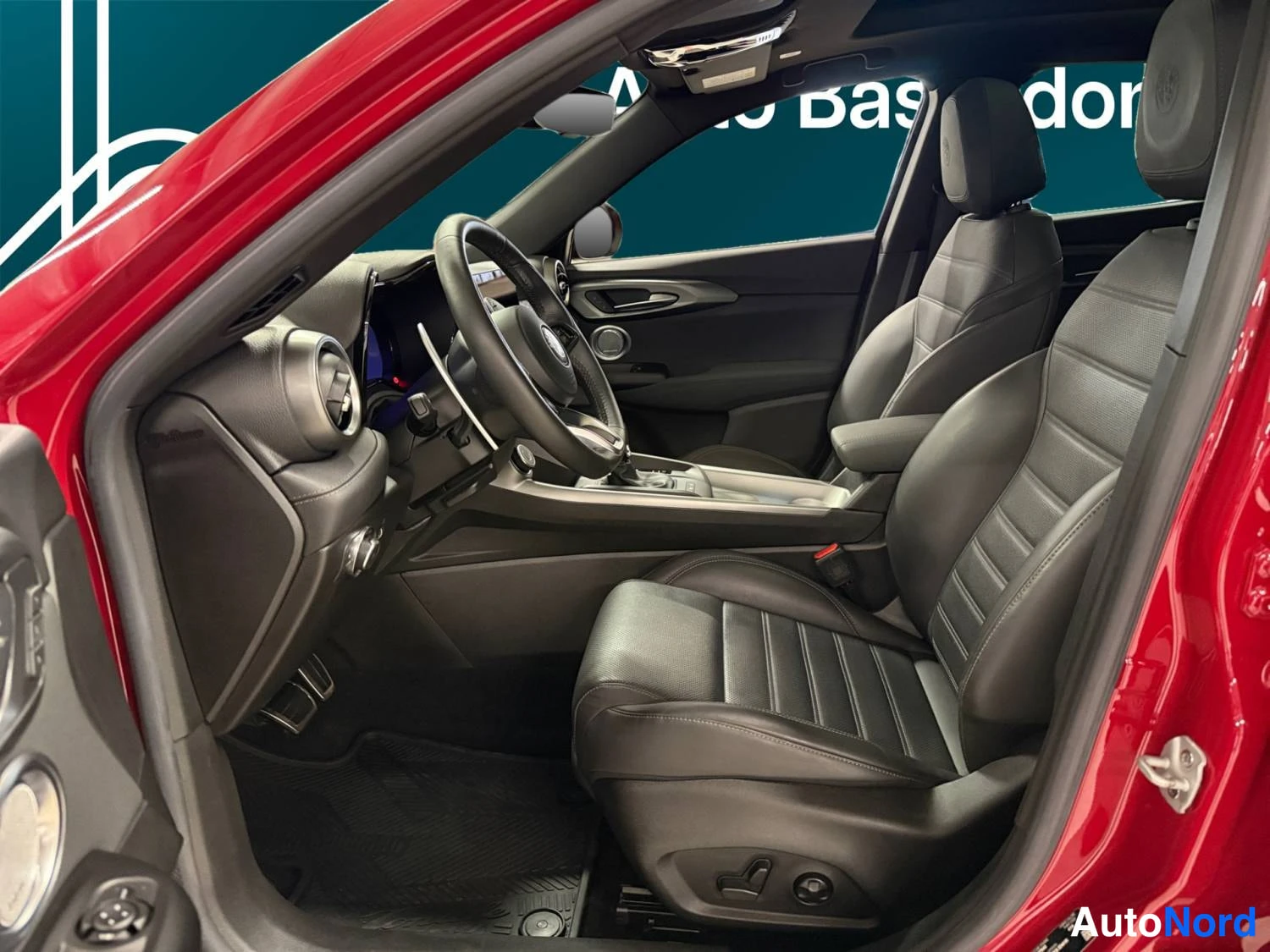 Punainen Alfa Romeo Tonale 2023, kuva 9