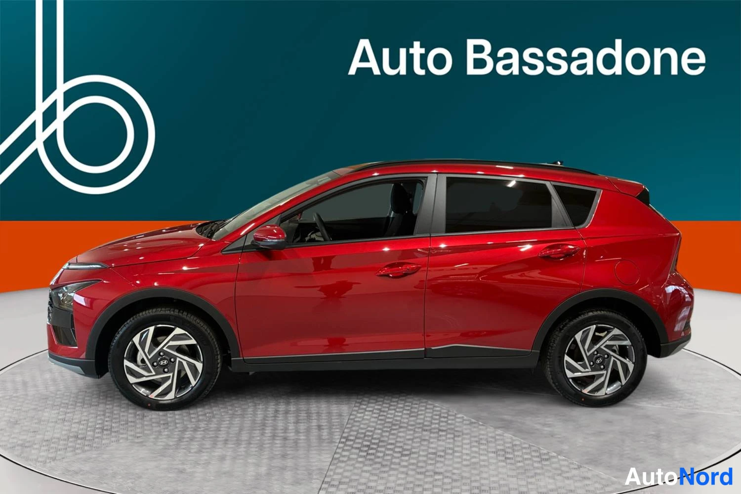 Punainen Hyundai Bayon 2026, etuviisto, keula vasemmalle, kuva 2