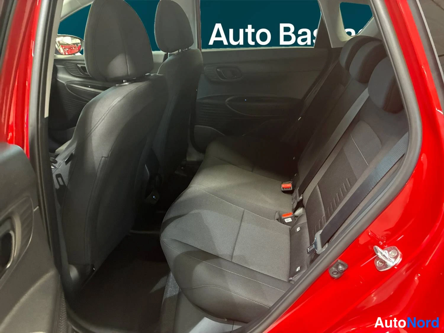 Punainen Hyundai Bayon 2026, kuva 15