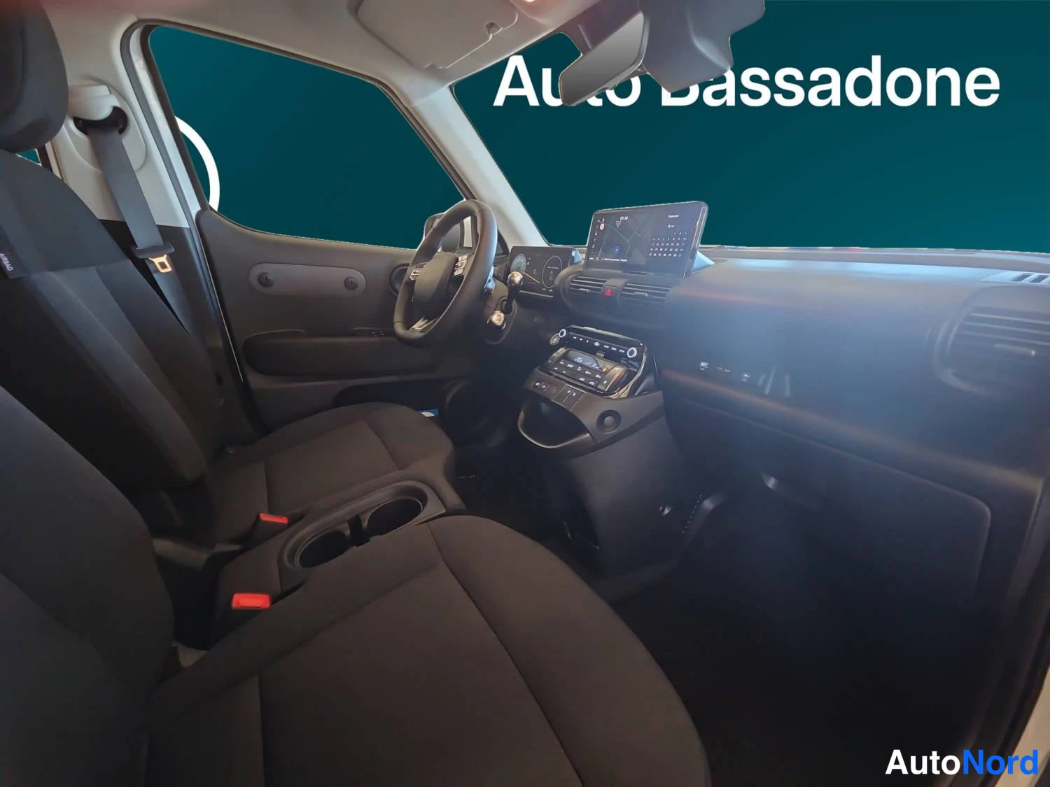 Valkoinen Hyundai Inster 2026, kuva 16