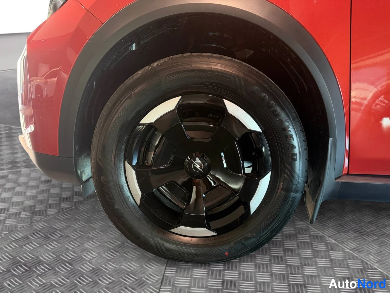 Punainen Opel Frontera 2026, kuva 14