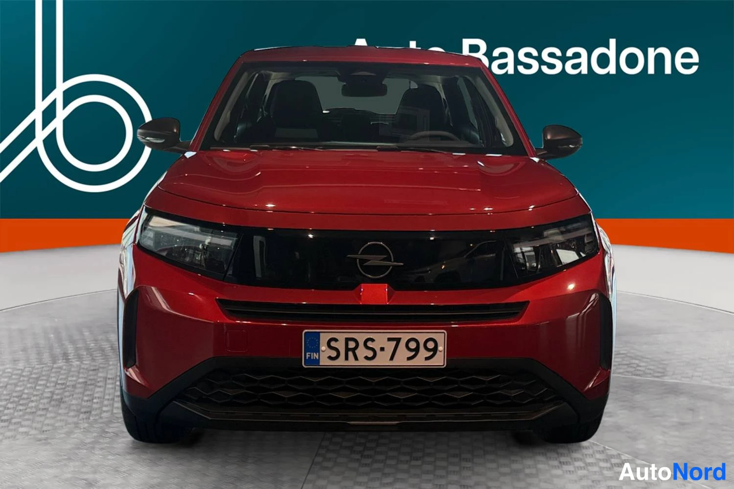 Punainen Opel Frontera 2026, edestä, kuva 3